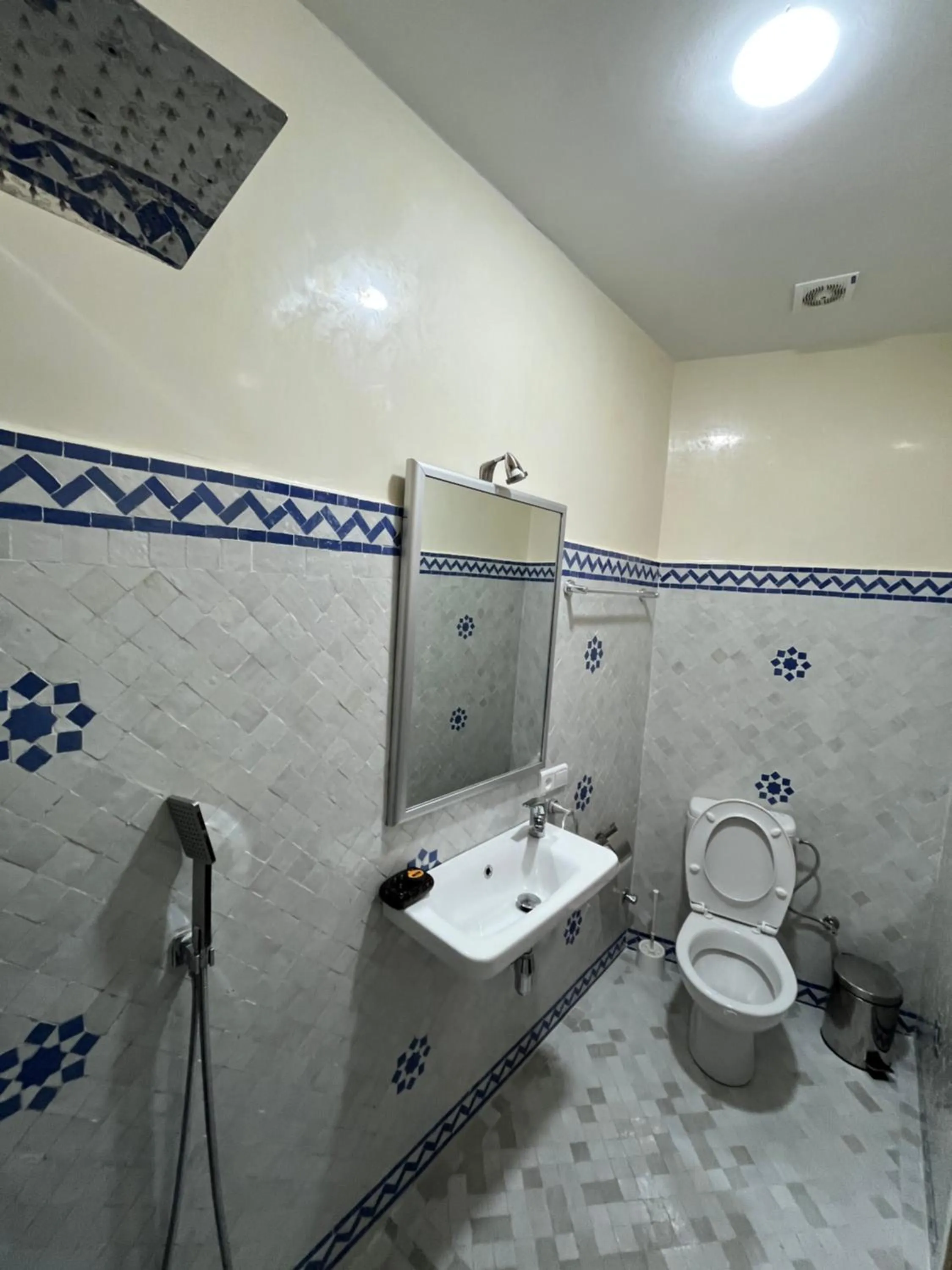 Shower in Dar Rif Kebdani