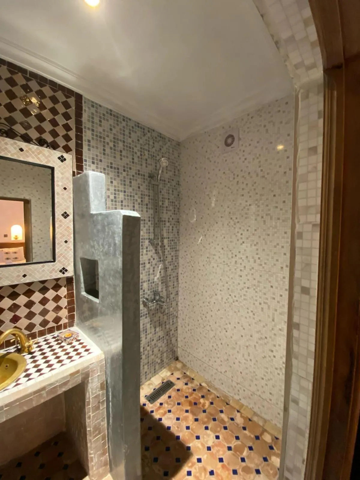 Shower in Dar Rif Kebdani