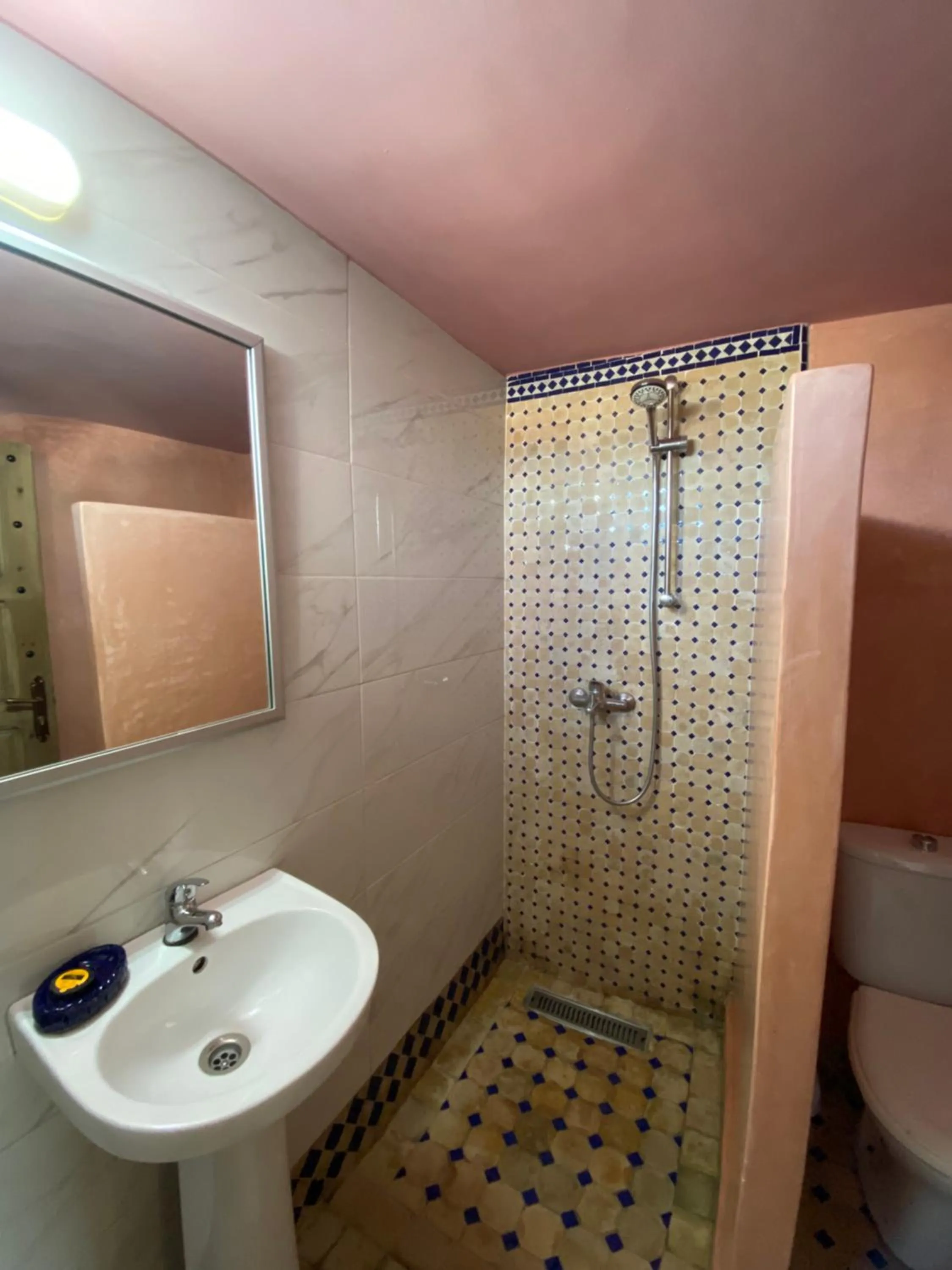 Shower in Dar Rif Kebdani