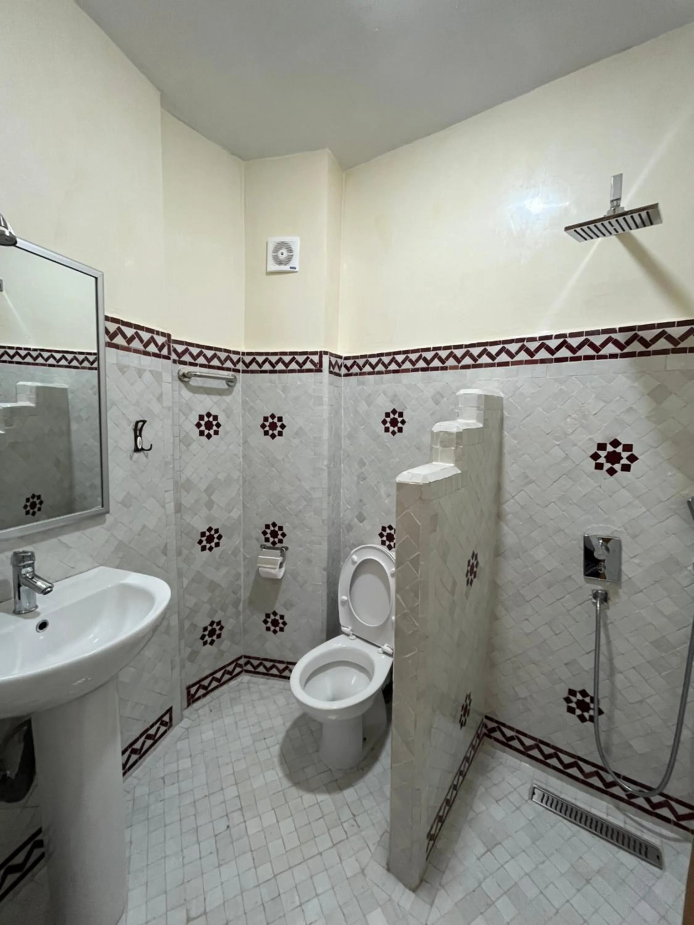 Shower in Dar Rif Kebdani