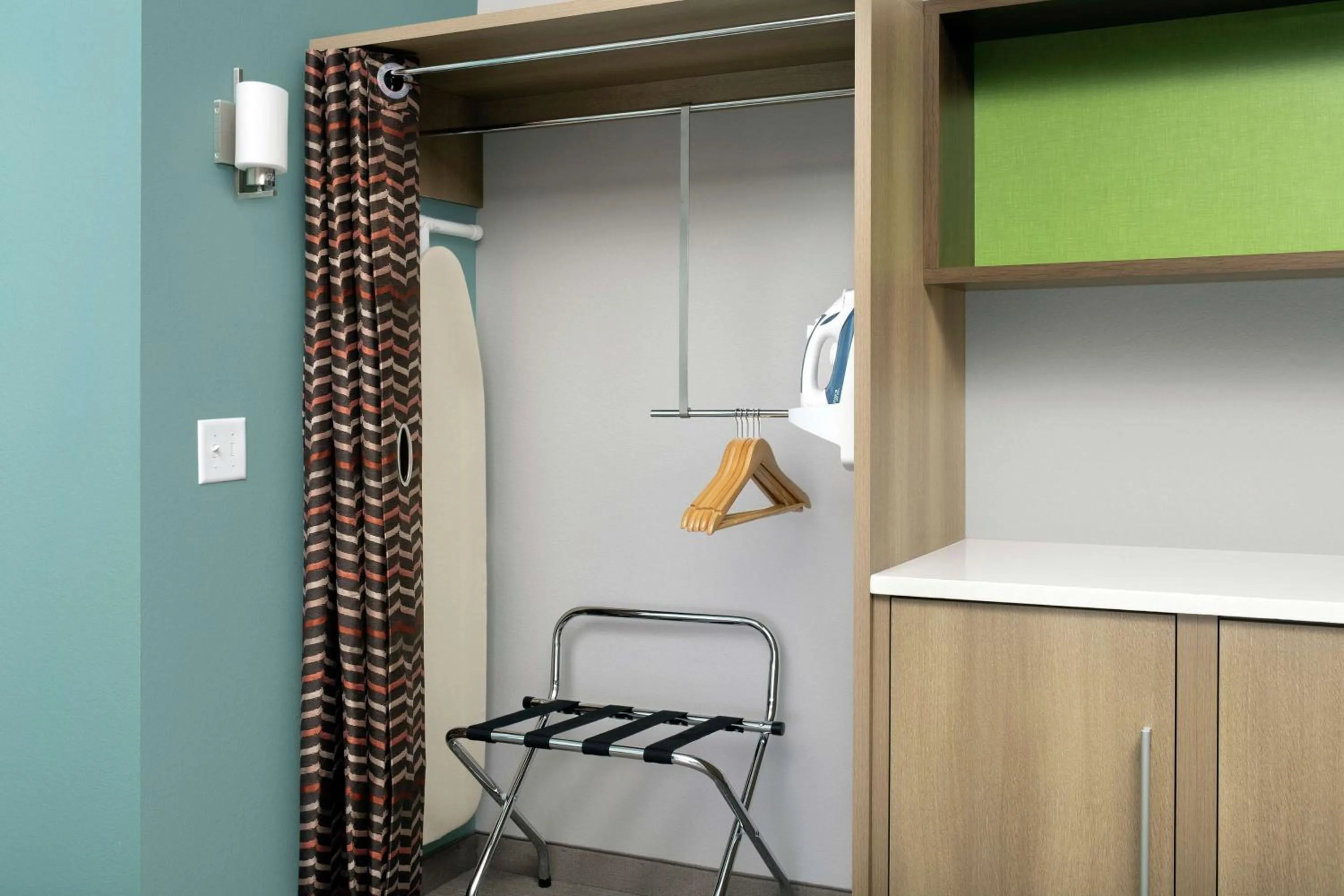 wardrobe in Home2 Suites By Hilton Asheville Biltmore Village