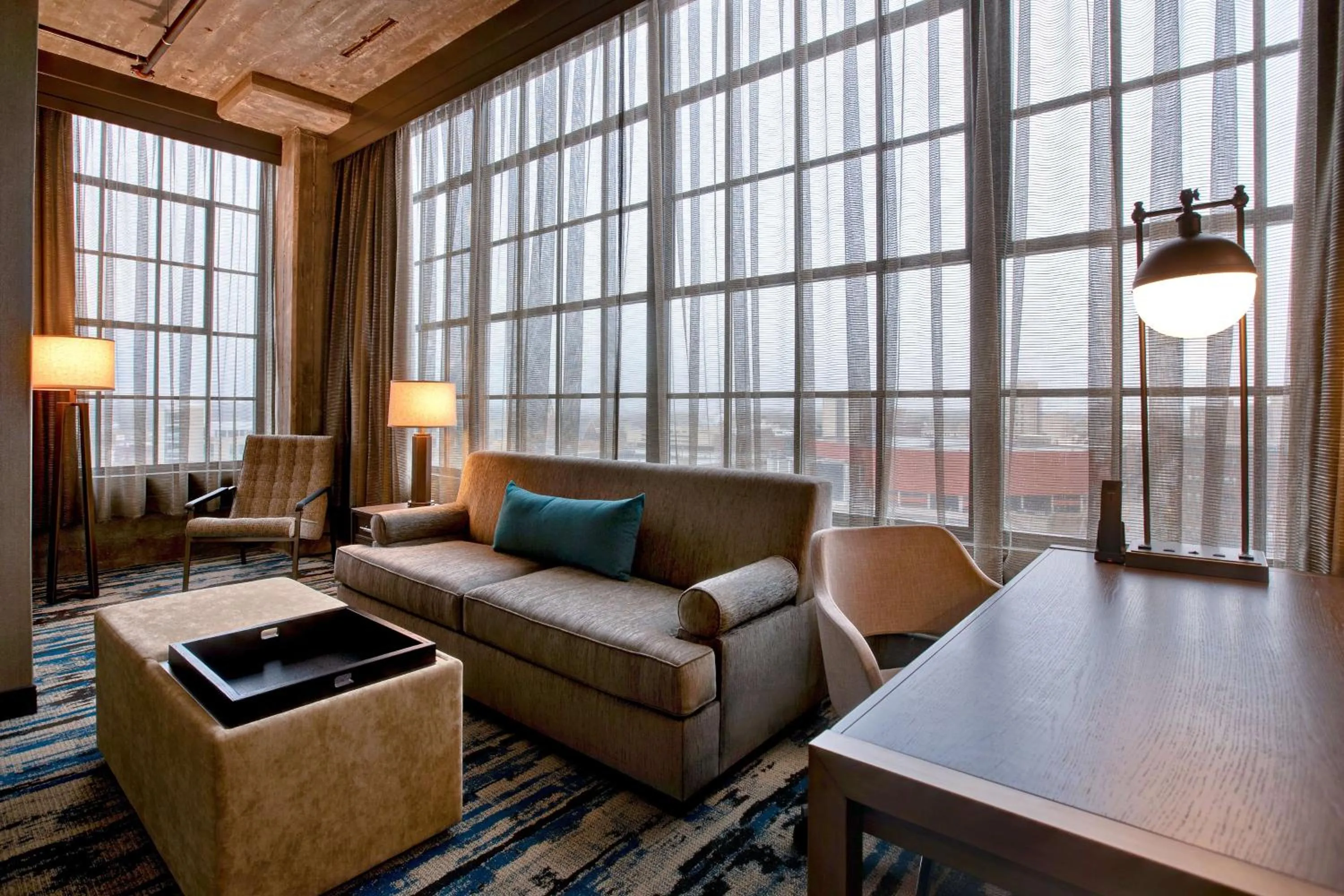 Bedroom in Embassy Suites By Hilton Rockford Riverfront