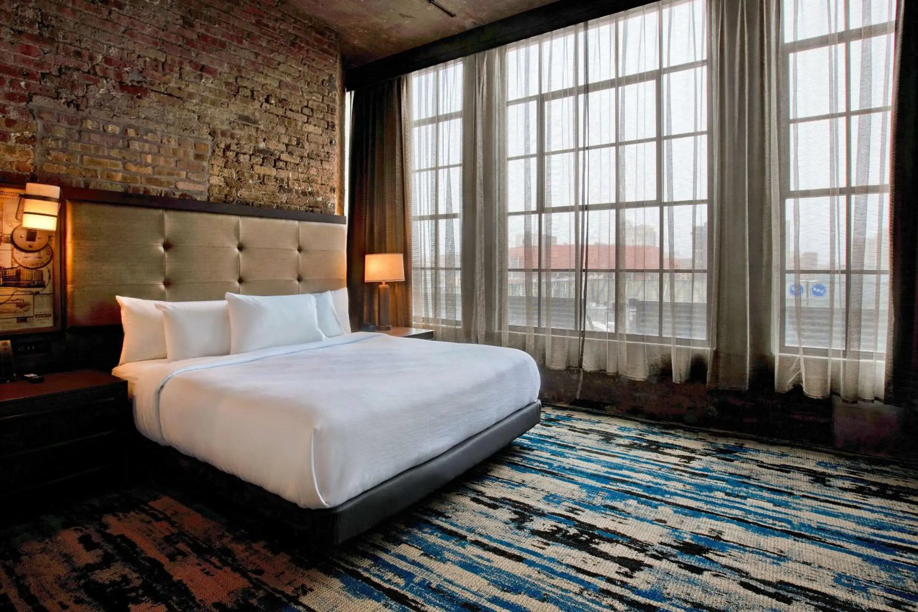 Bed in Embassy Suites By Hilton Rockford Riverfront Bed in Embassy Suites By Hilton Rockford Riverfront