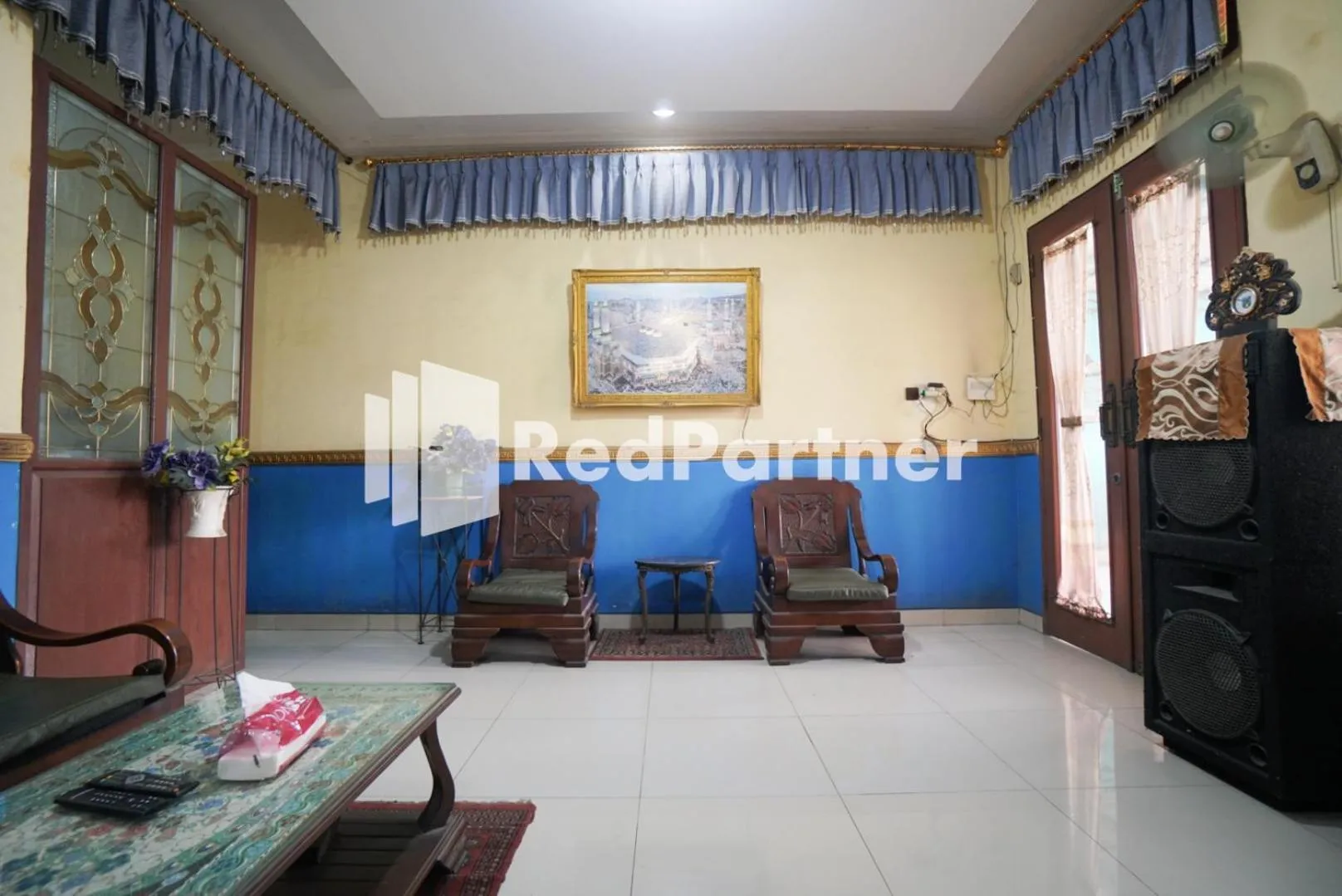 Lobby or reception in Surabaya Jaya Hotel near Soekarno Hatta Airport Redpartner