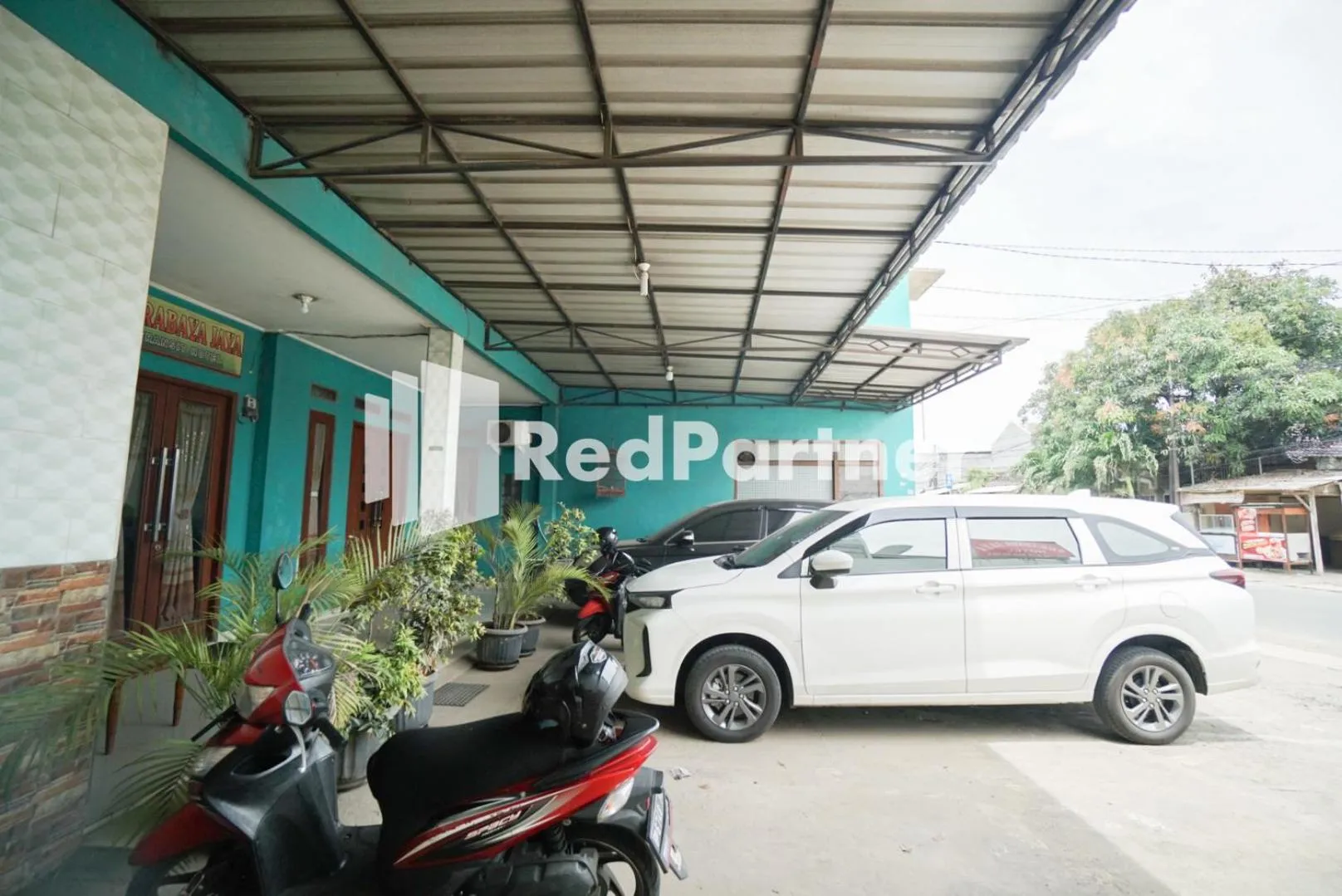 Parking in Surabaya Jaya Hotel near Soekarno Hatta Airport Redpartner