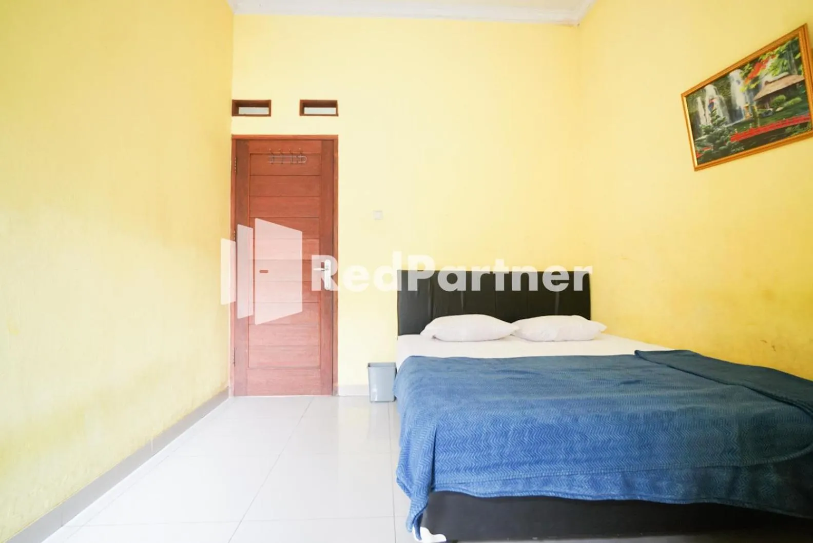 Bedroom, Bed in Surabaya Jaya Hotel near Soekarno Hatta Airport Redpartner