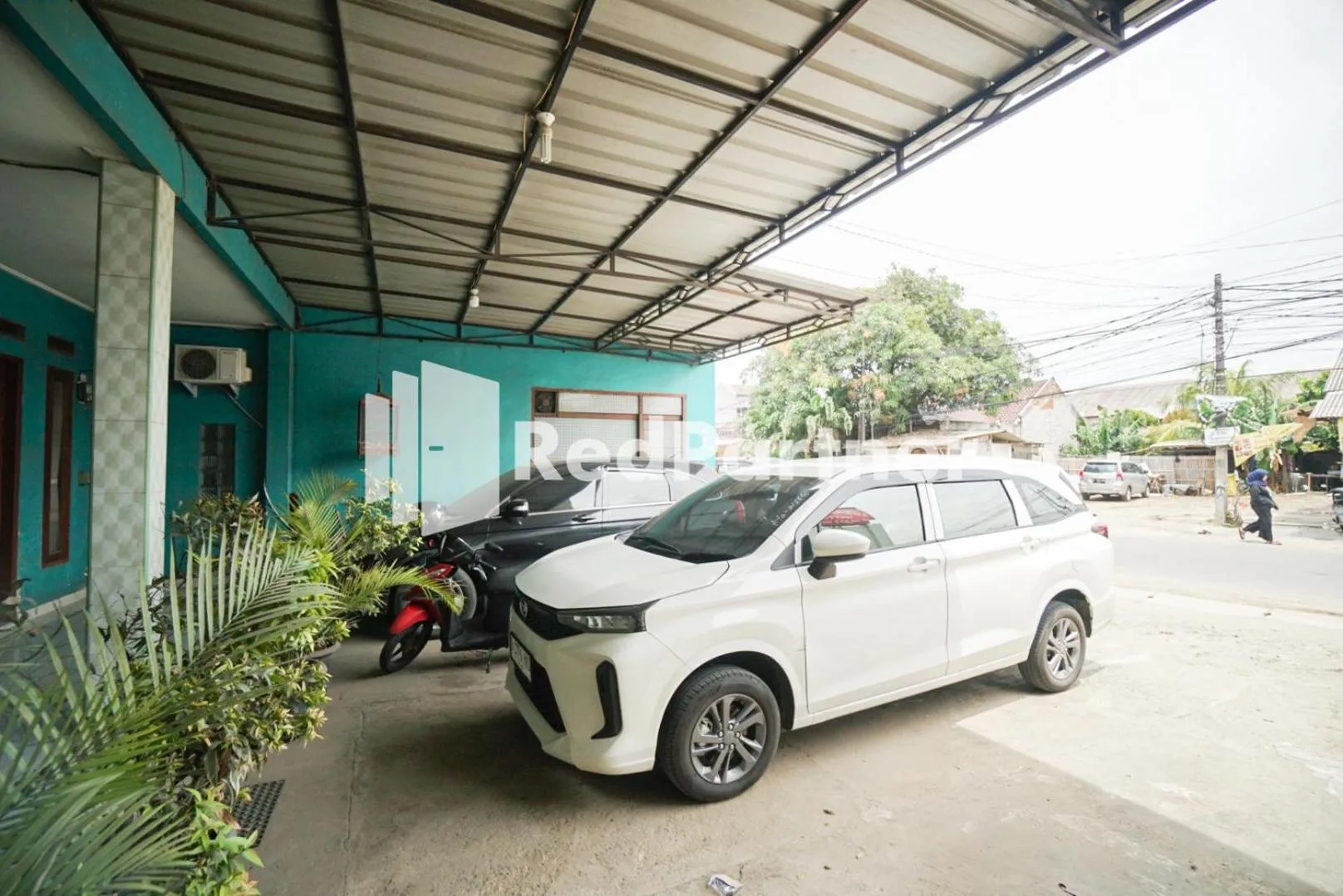 Parking in Surabaya Jaya Hotel near Soekarno Hatta Airport Redpartner