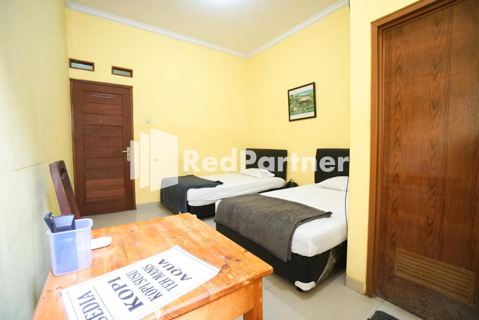 Bedroom, Bed in Surabaya Jaya Hotel near Soekarno Hatta Airport Redpartner