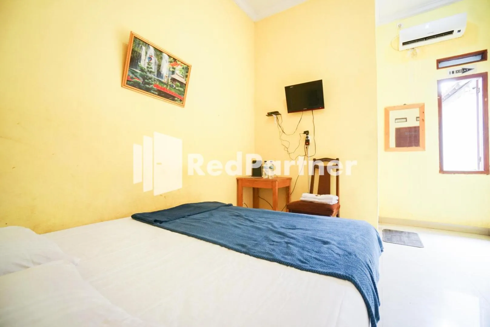 Bedroom, Bed in Surabaya Jaya Hotel near Soekarno Hatta Airport Redpartner