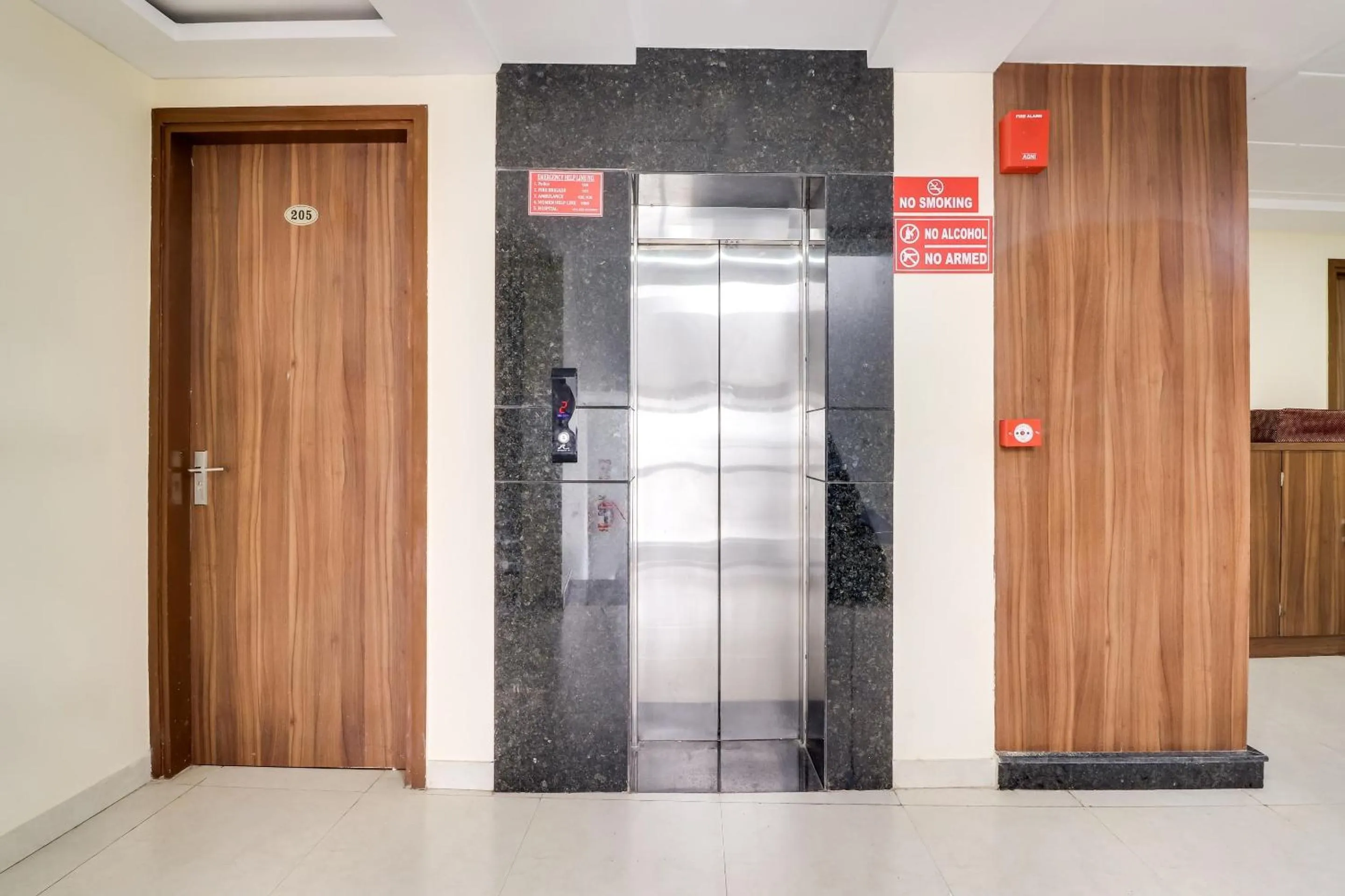 Lobby or reception in Super Capital O Seven Wonders Inn Near Sahara Ganj Mall