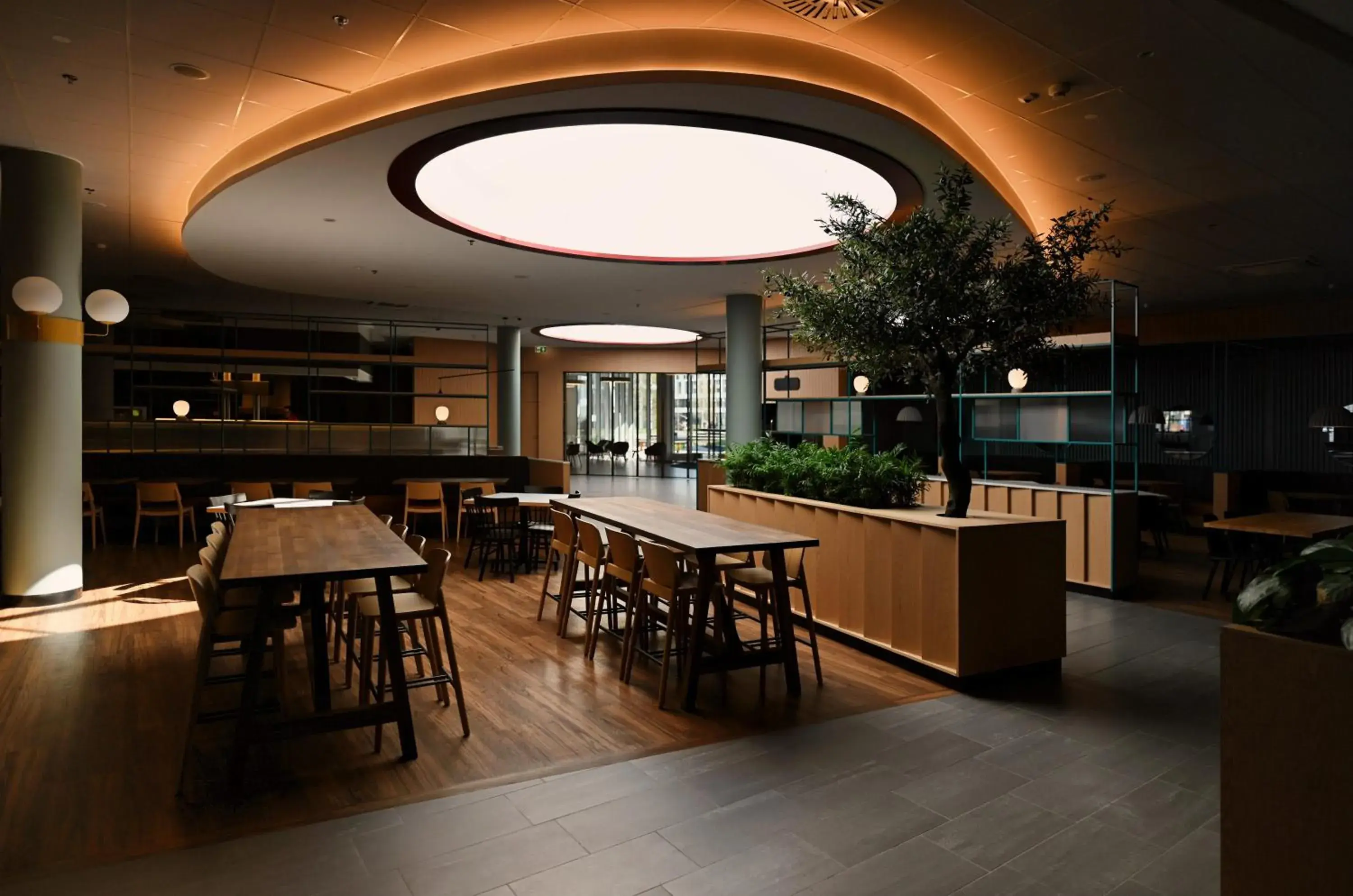 Restaurant/places to eat in Sound Garden Hotel Airport Restaurant/places to eat in Sound Garden Hotel Airport