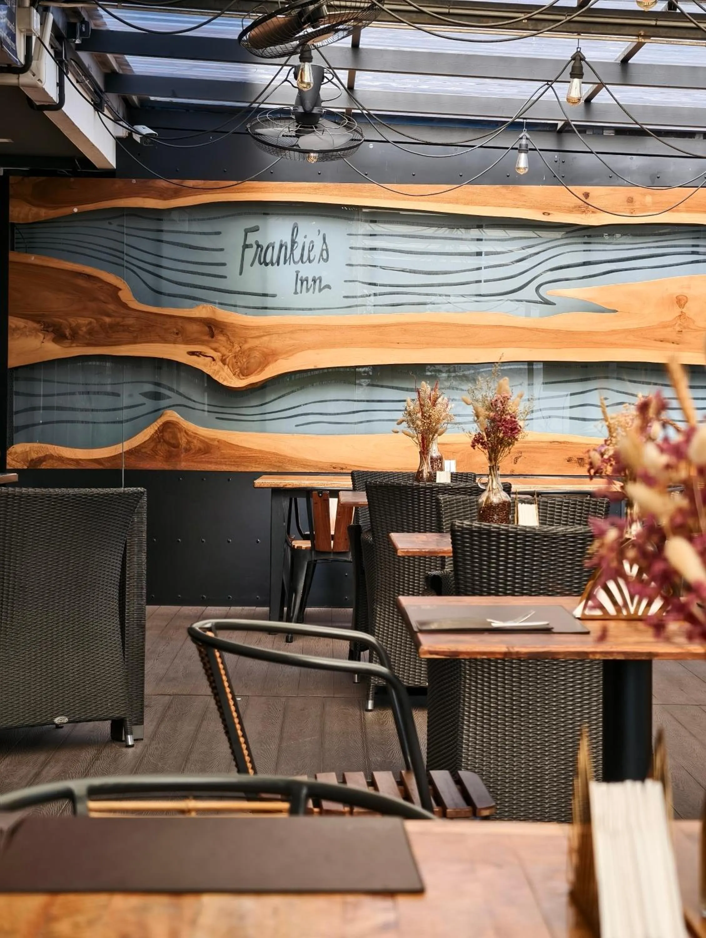 Restaurant/places to eat in Frankie's Inn