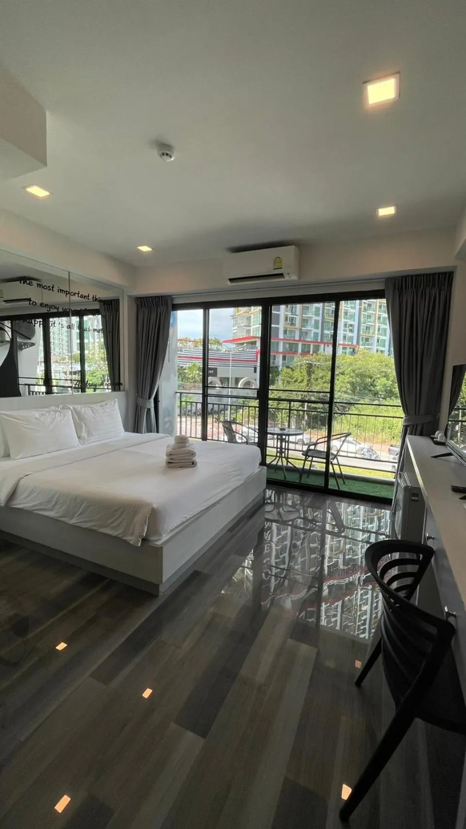 Balcony/Terrace, Bed in Frankie's Inn