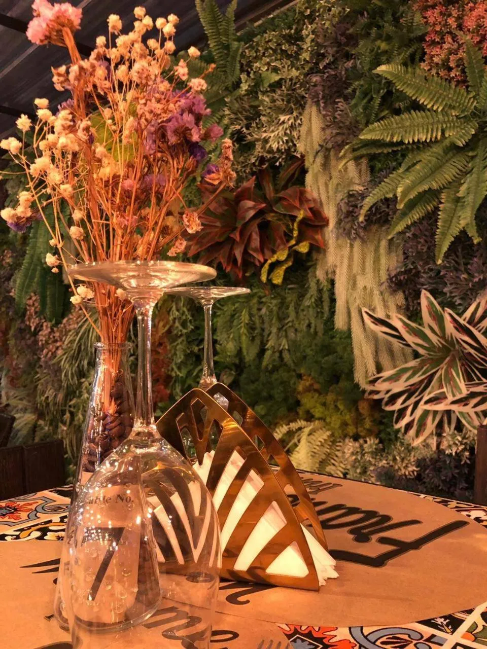 Restaurant/places to eat in Frankie's Inn