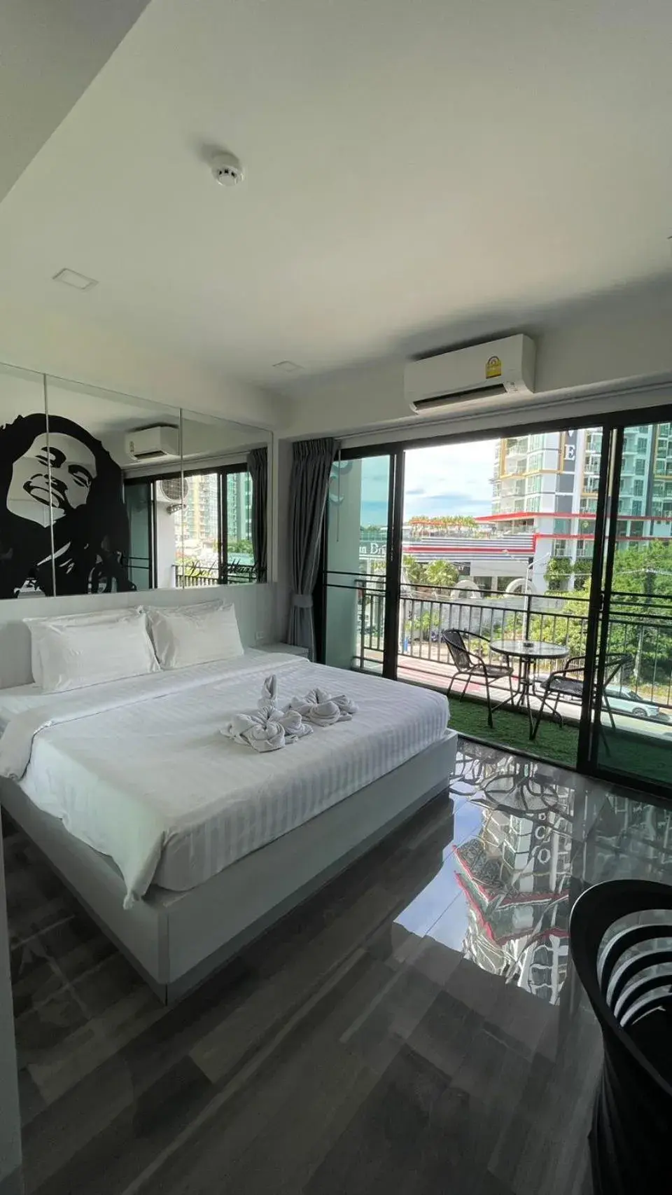 Balcony/Terrace, Bed in Frankie's Inn Balcony/Terrace, Bed in Frankie's Inn