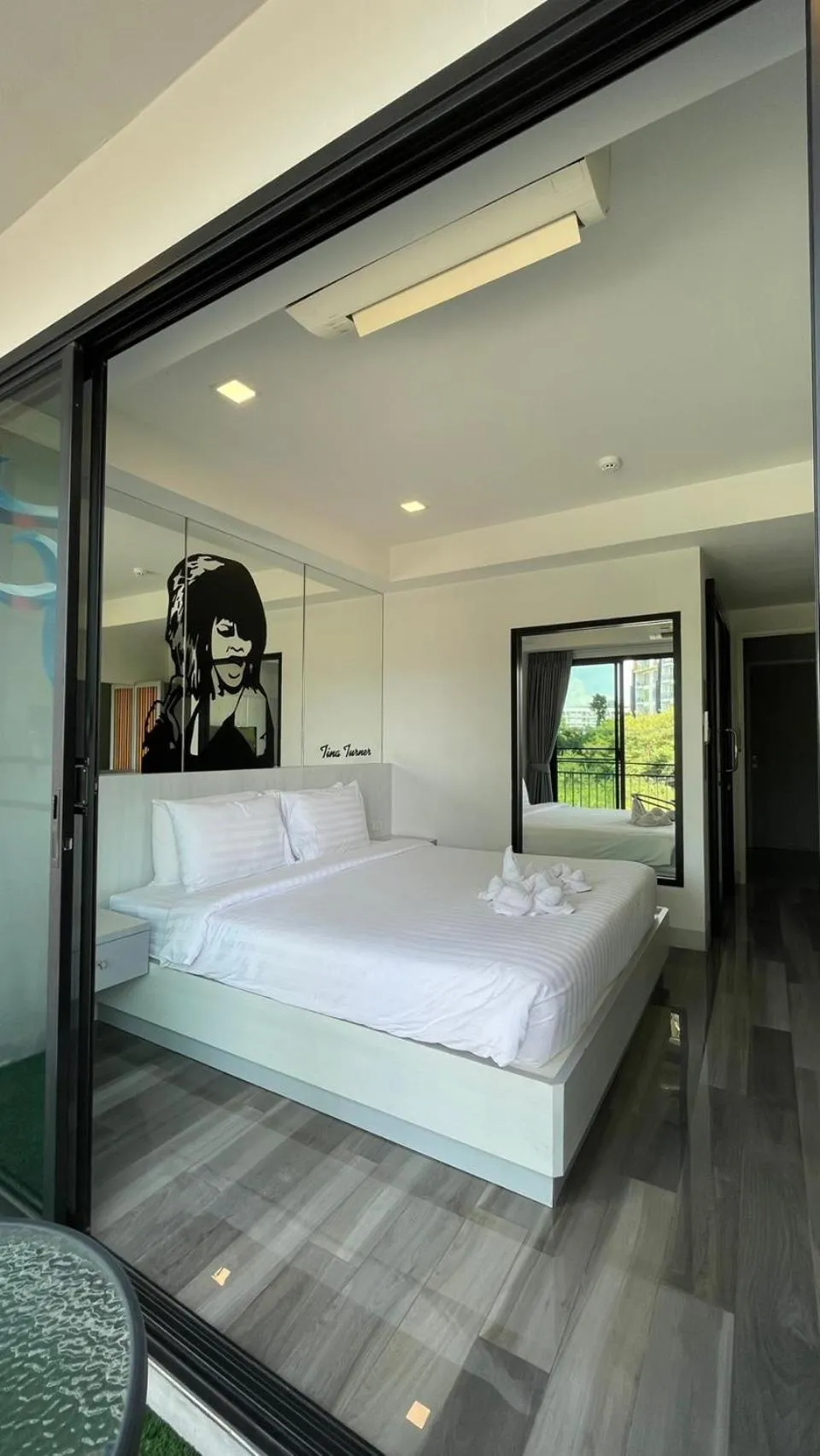 Photo of the whole room, Bed in Frankie's Inn