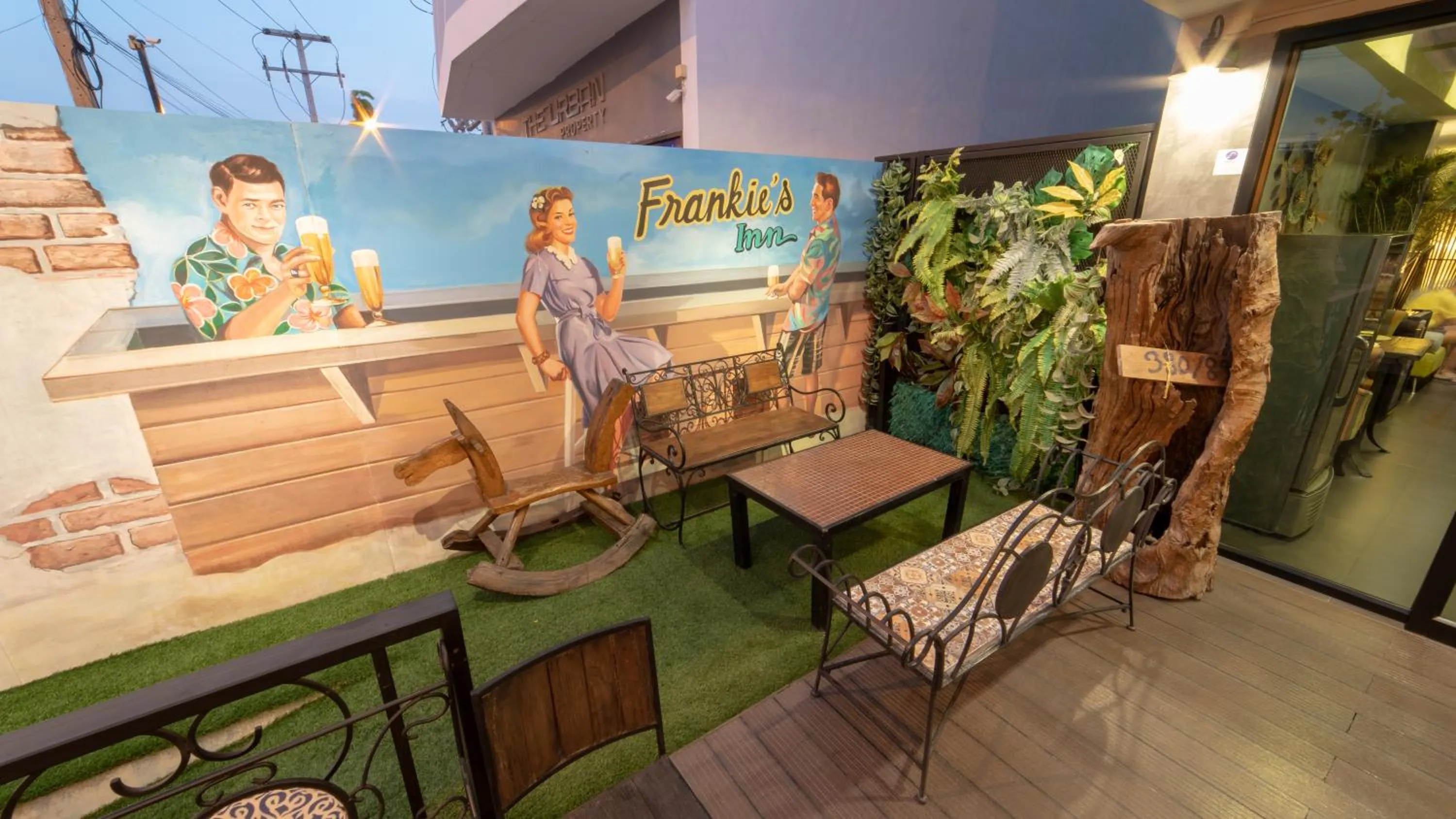 Seating area in Frankie's Inn
