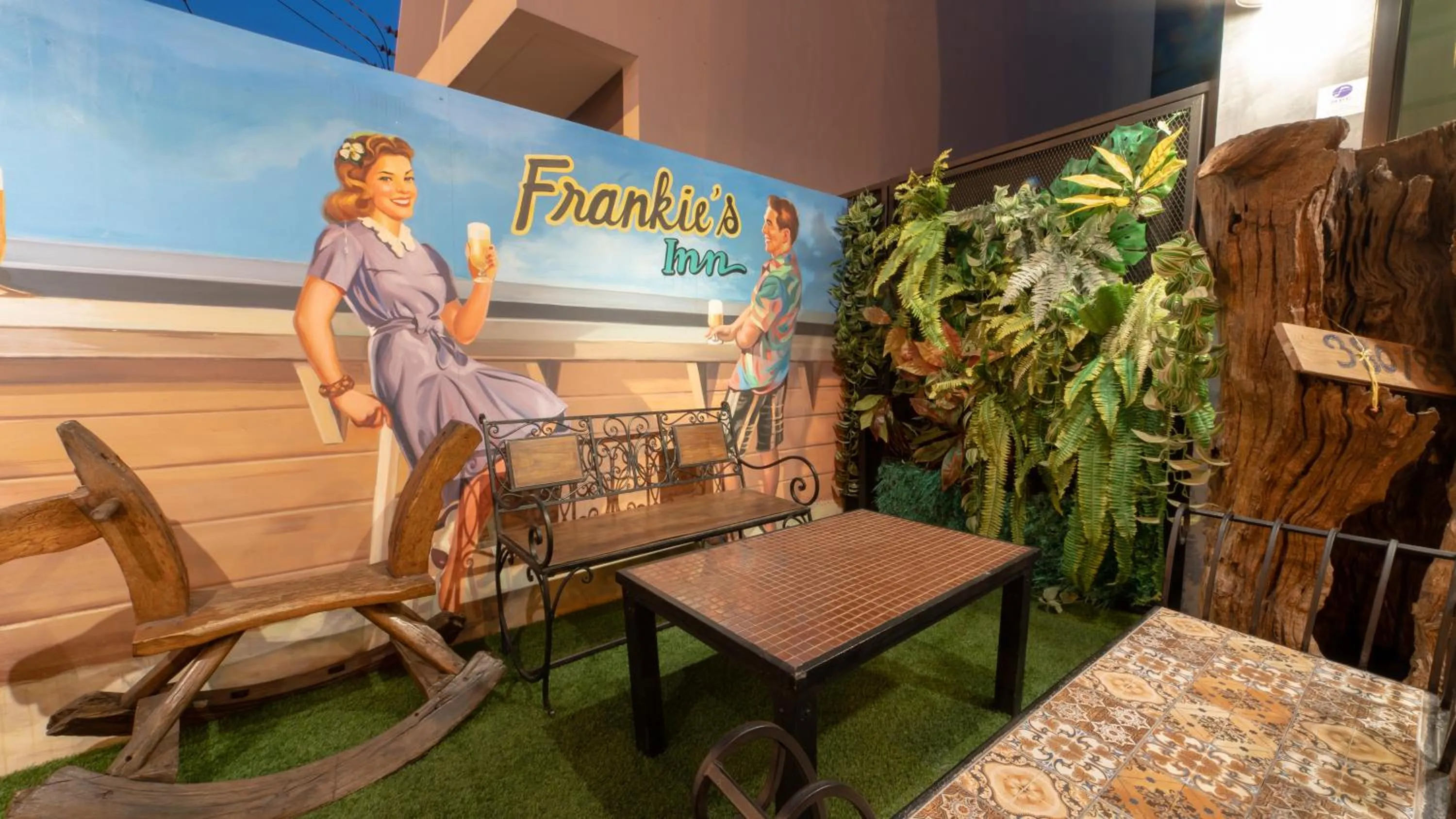 Seating area in Frankie's Inn