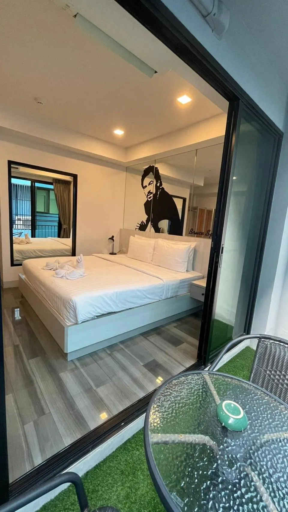 Bed in Frankie's Inn