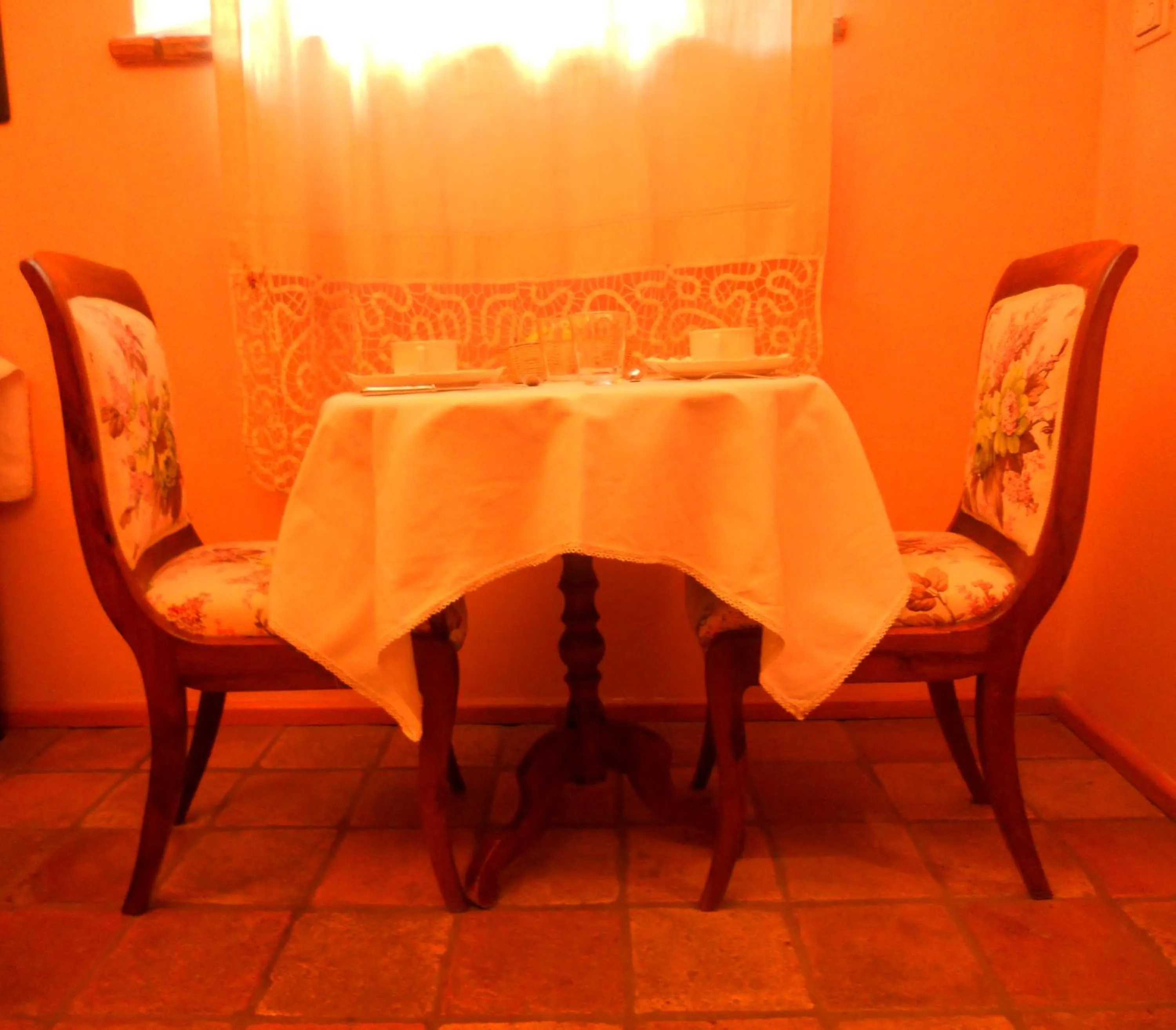 Communal lounge/ TV room in Locanda di Porta Antica