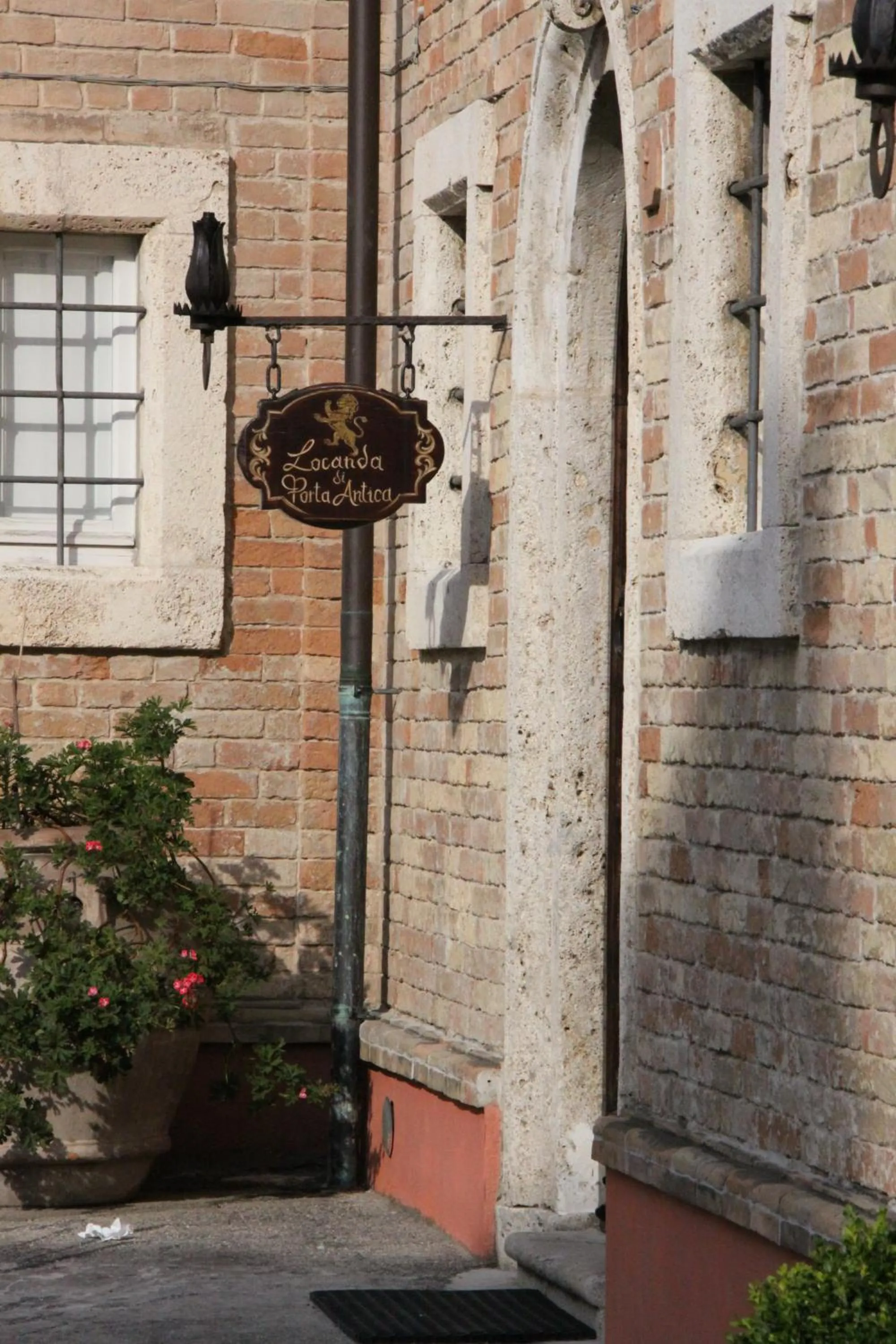 Facade/entrance in Locanda di Porta Antica