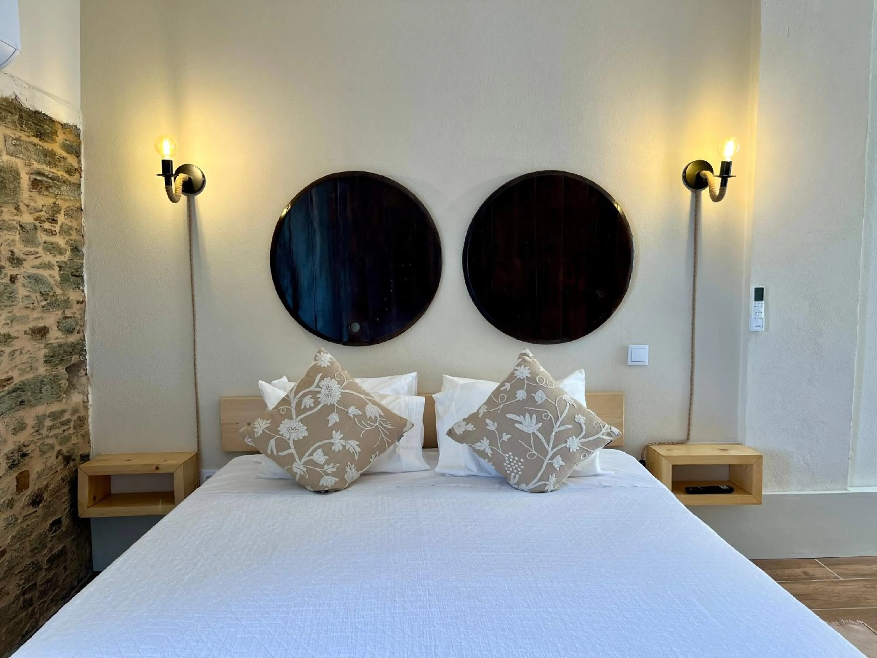 Bed in Quinta Da Estrada Winery Douro Valley