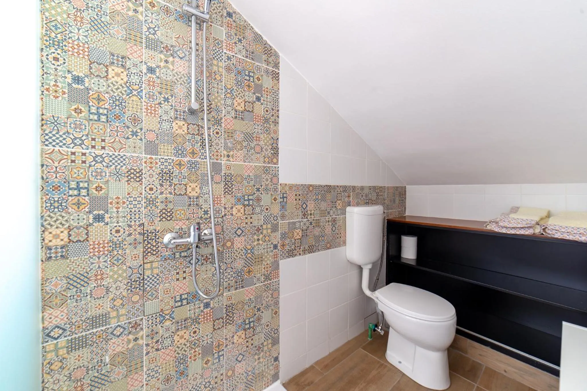 Shower in Quinta Da Estrada Winery Douro Valley