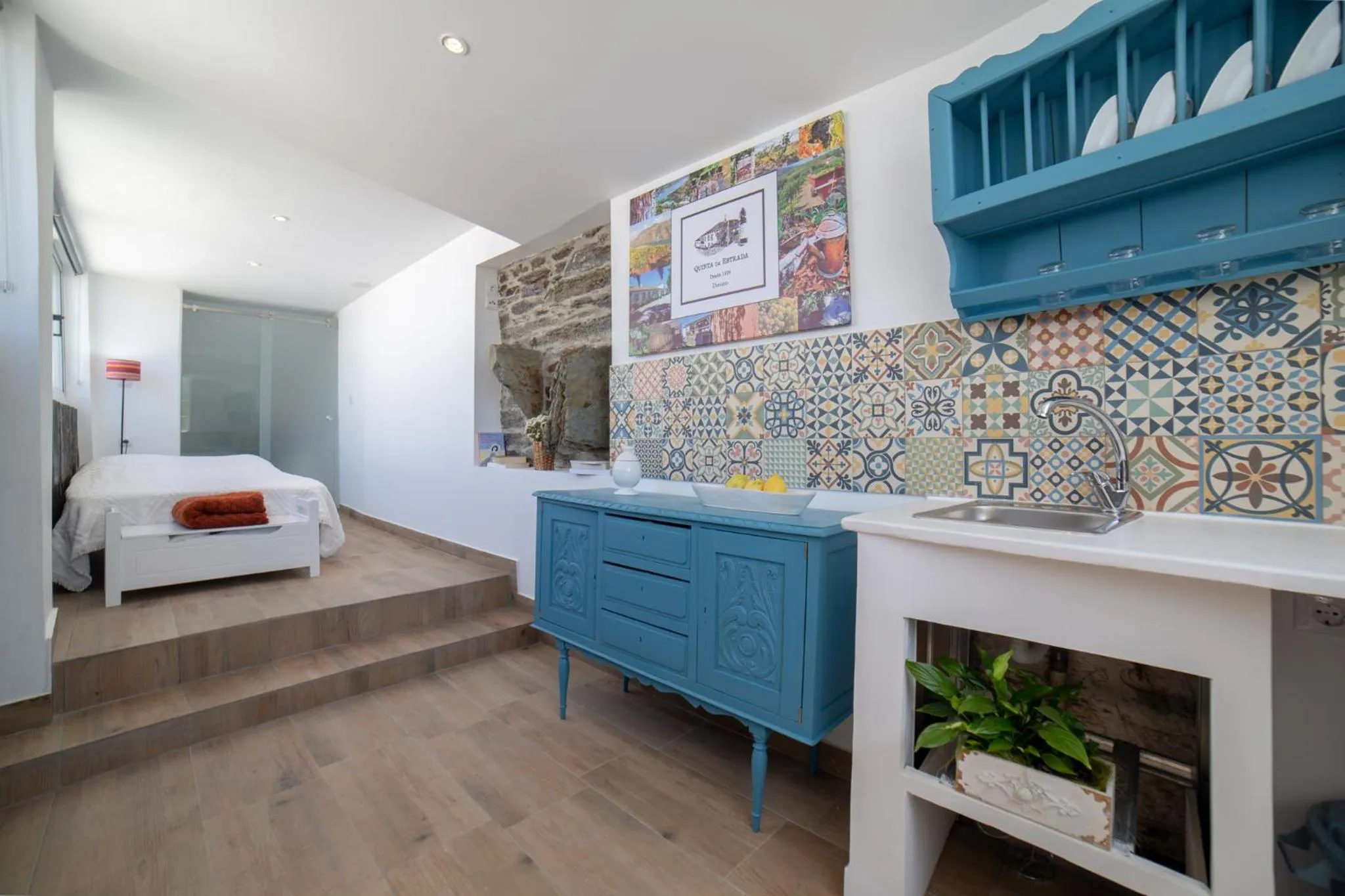 Kitchen or kitchenette, Bed in Quinta Da Estrada Winery Douro Valley