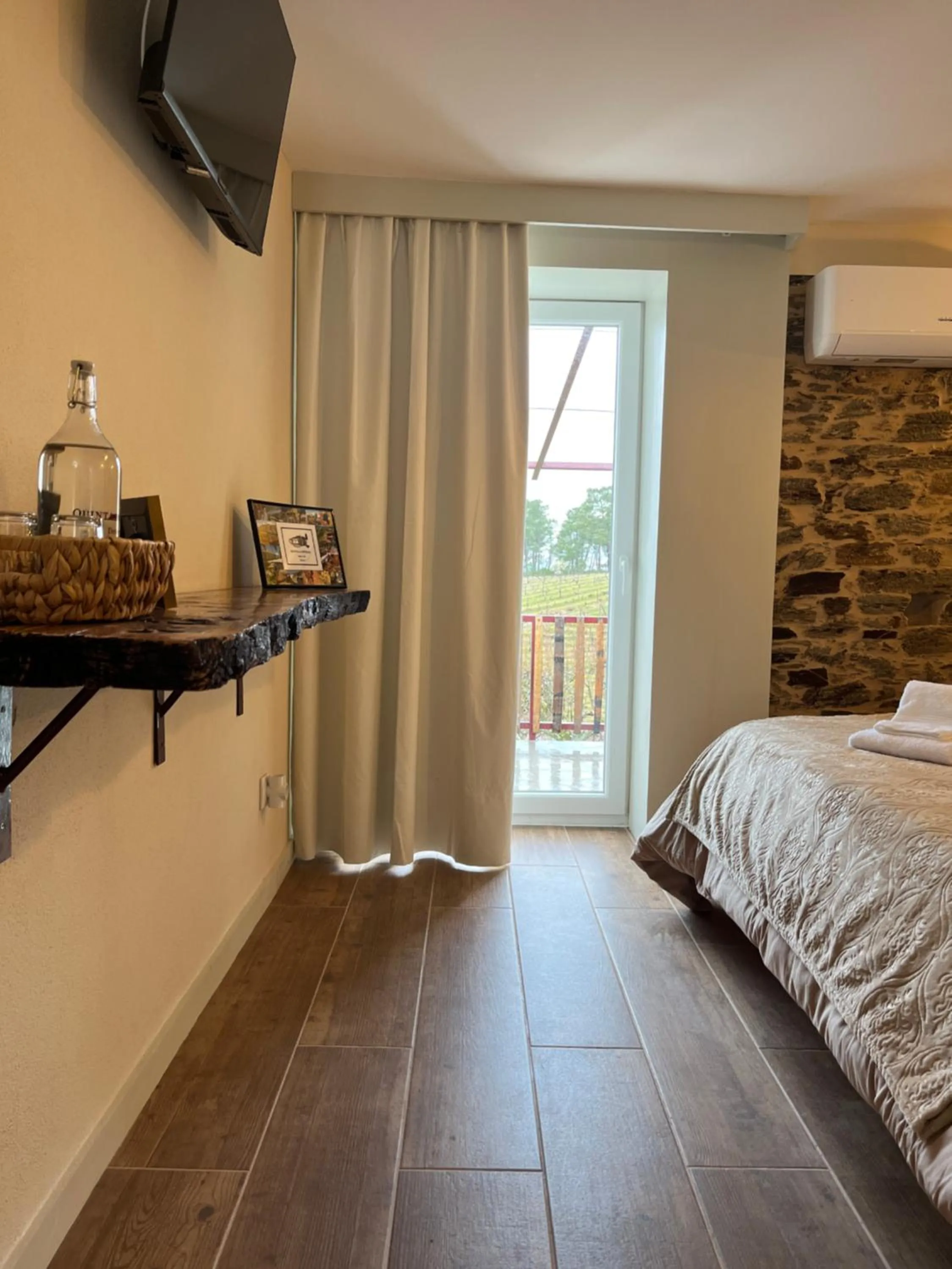 Bed in Quinta Da Estrada Winery Douro Valley