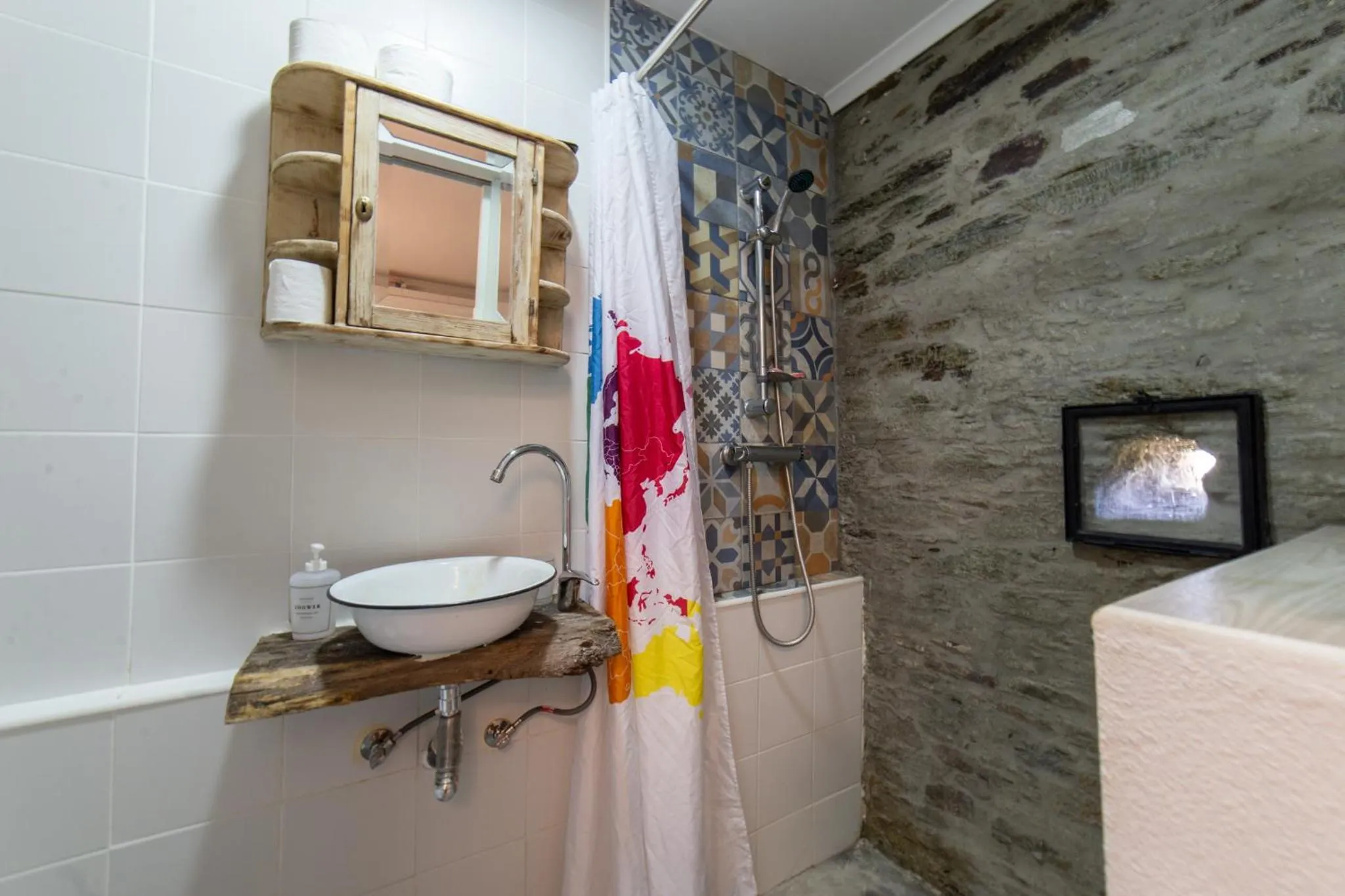 Shower in Quinta Da Estrada Winery Douro Valley