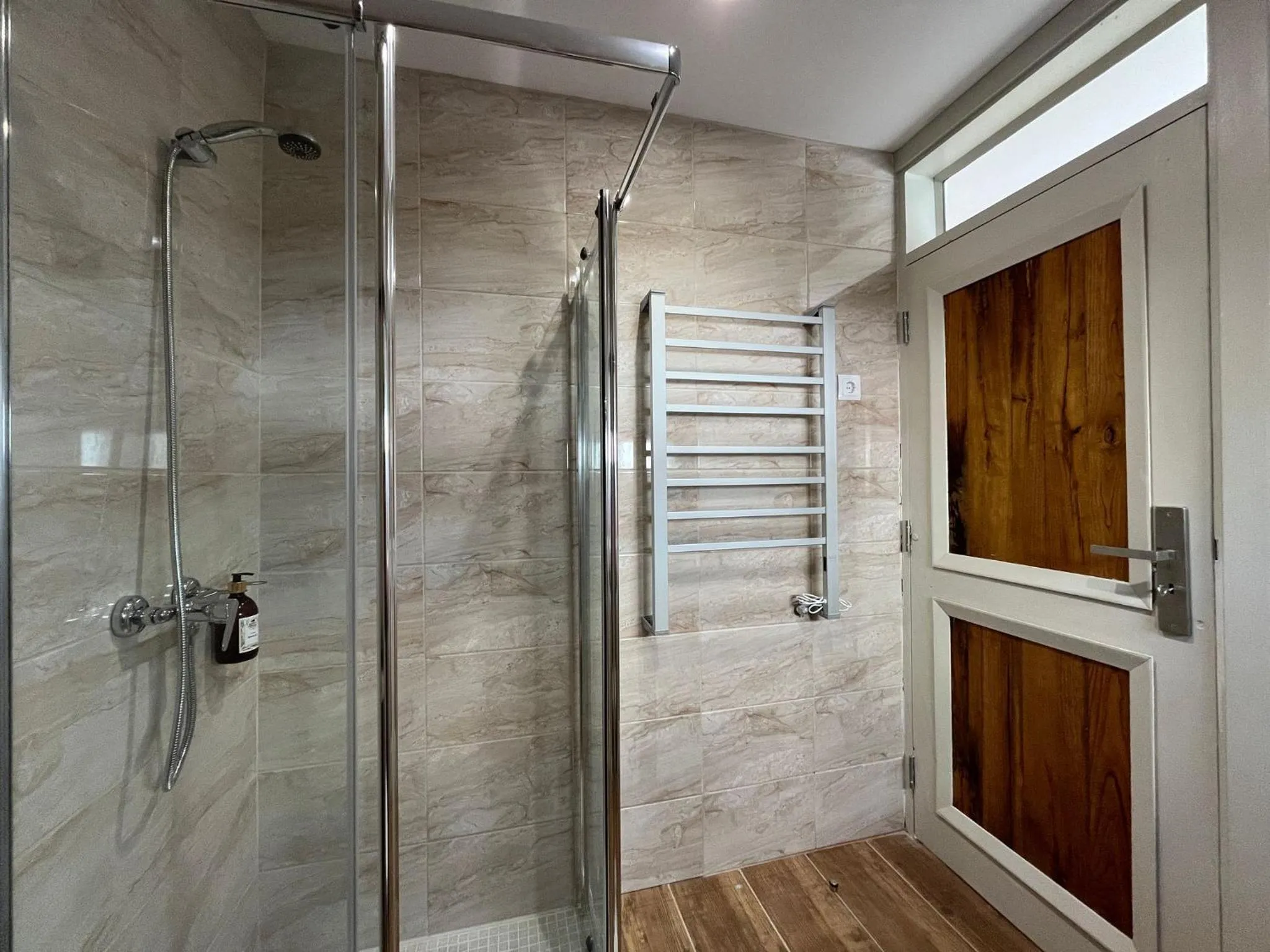 Shower in Quinta Da Estrada Winery Douro Valley