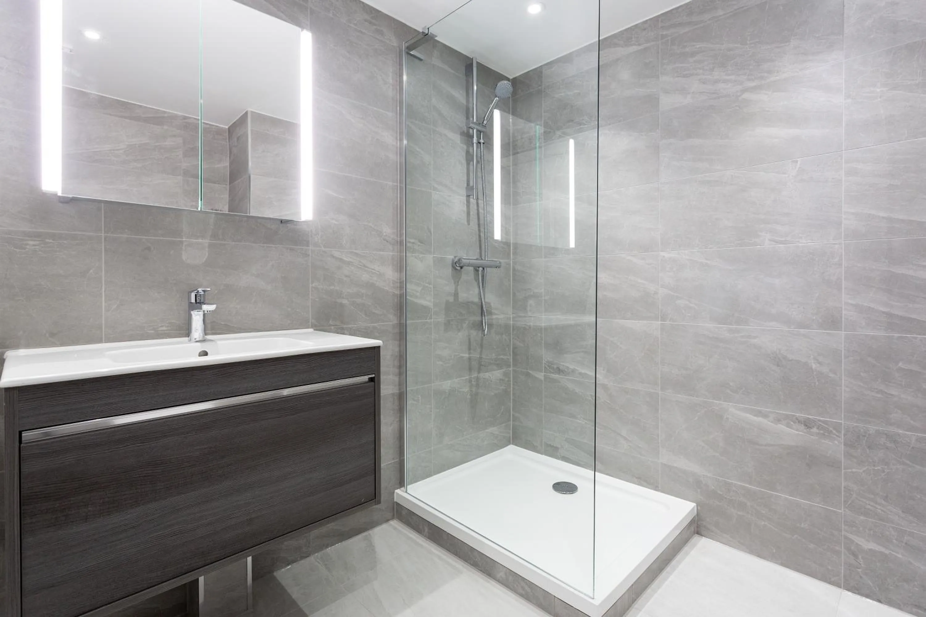 Shower in The Carlyle by Nestor