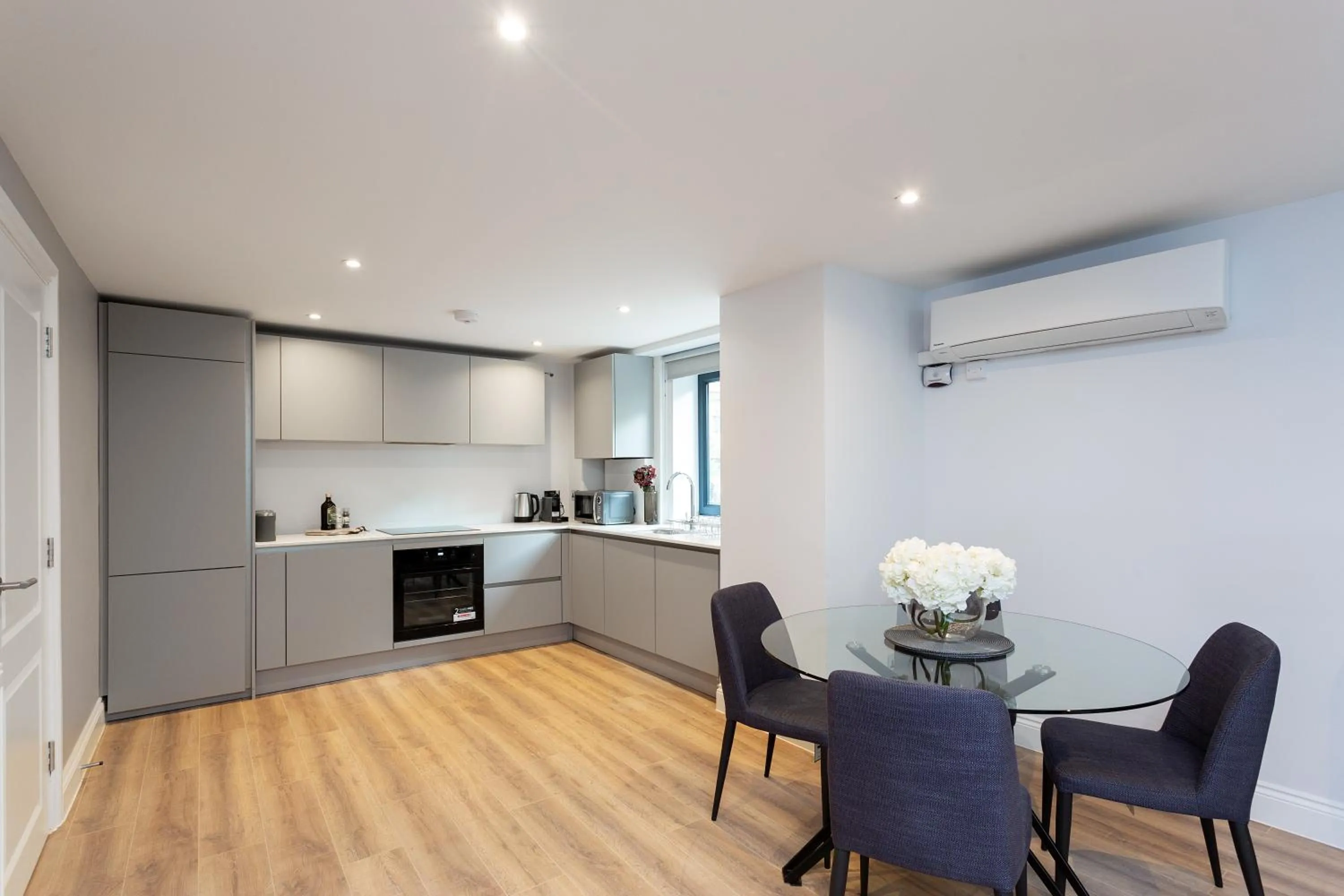 Kitchen or kitchenette in The Carlyle by Nestor