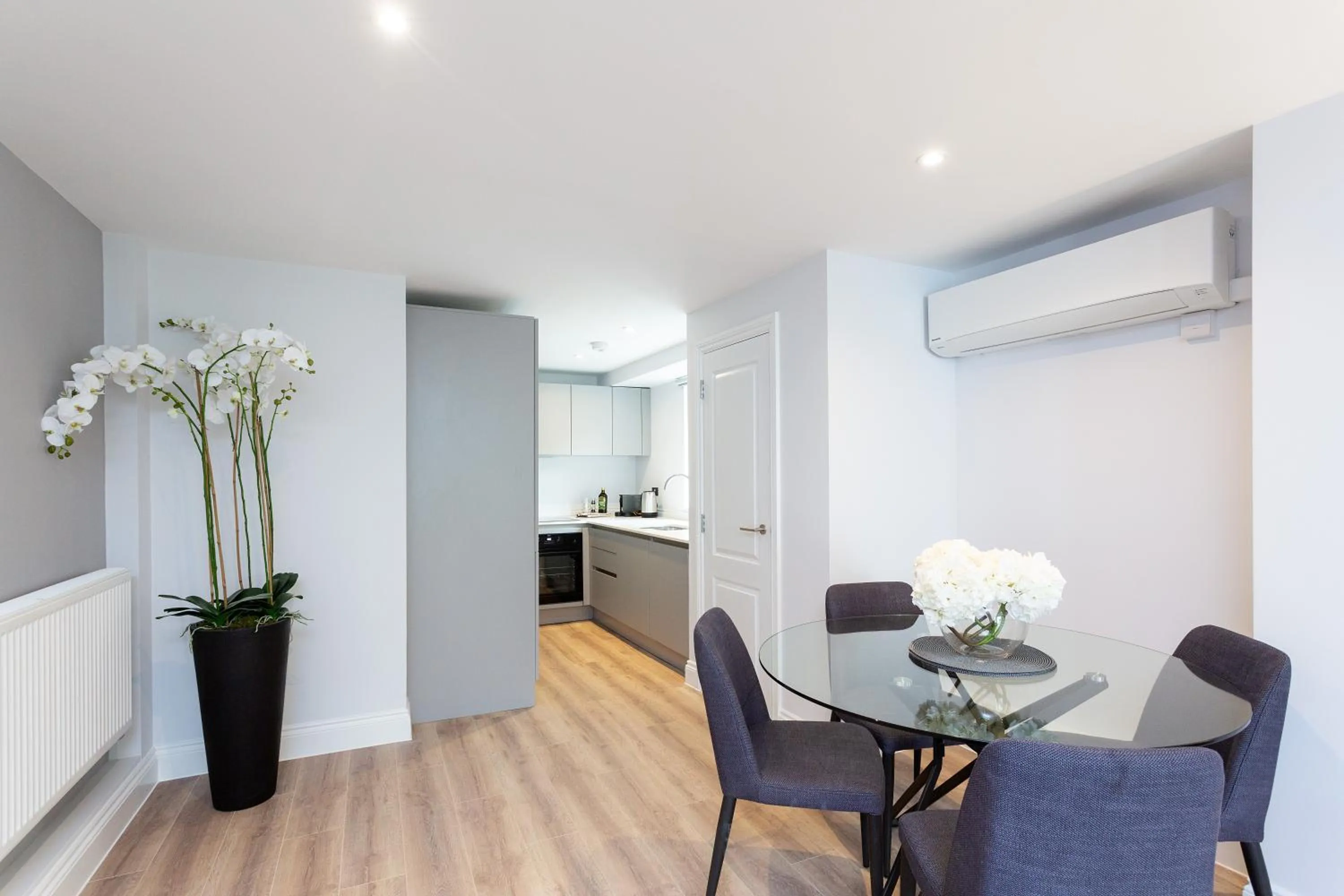 Kitchen or kitchenette in The Carlyle by Nestor