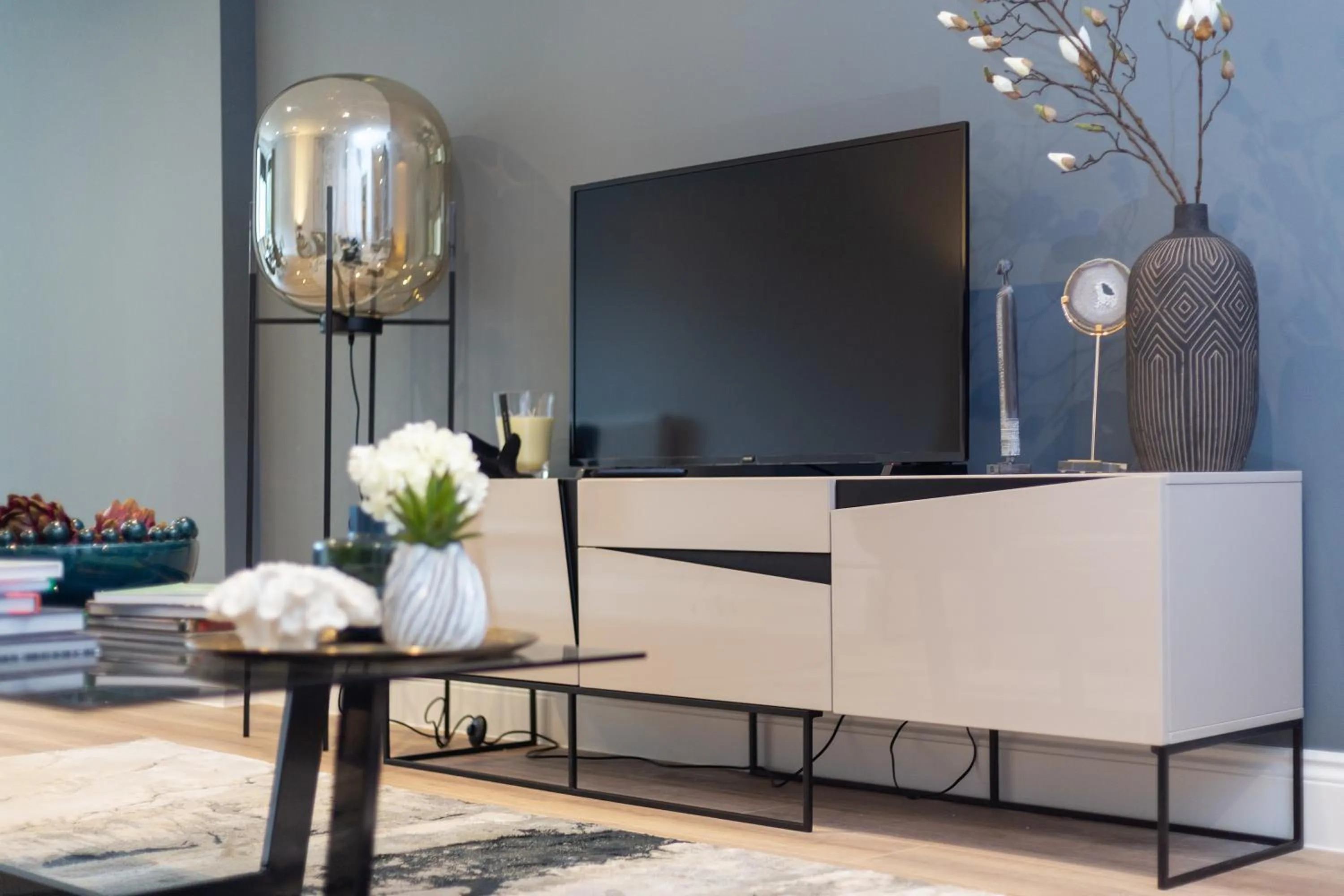 TV and multimedia in The Carlyle by Nestor