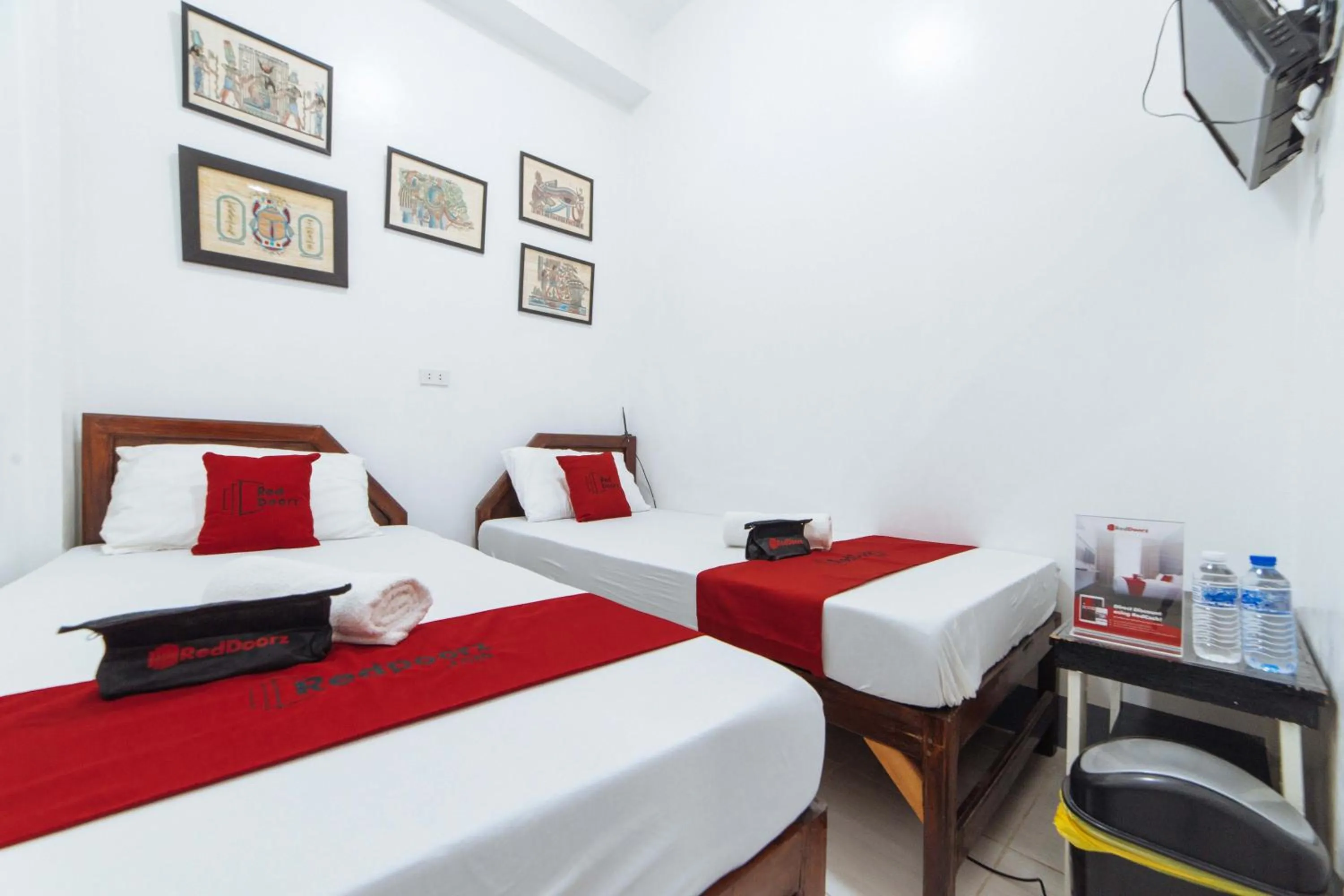 Photo of the whole room, Bed in RedDoorz @ Plaza Jaro Iloilo