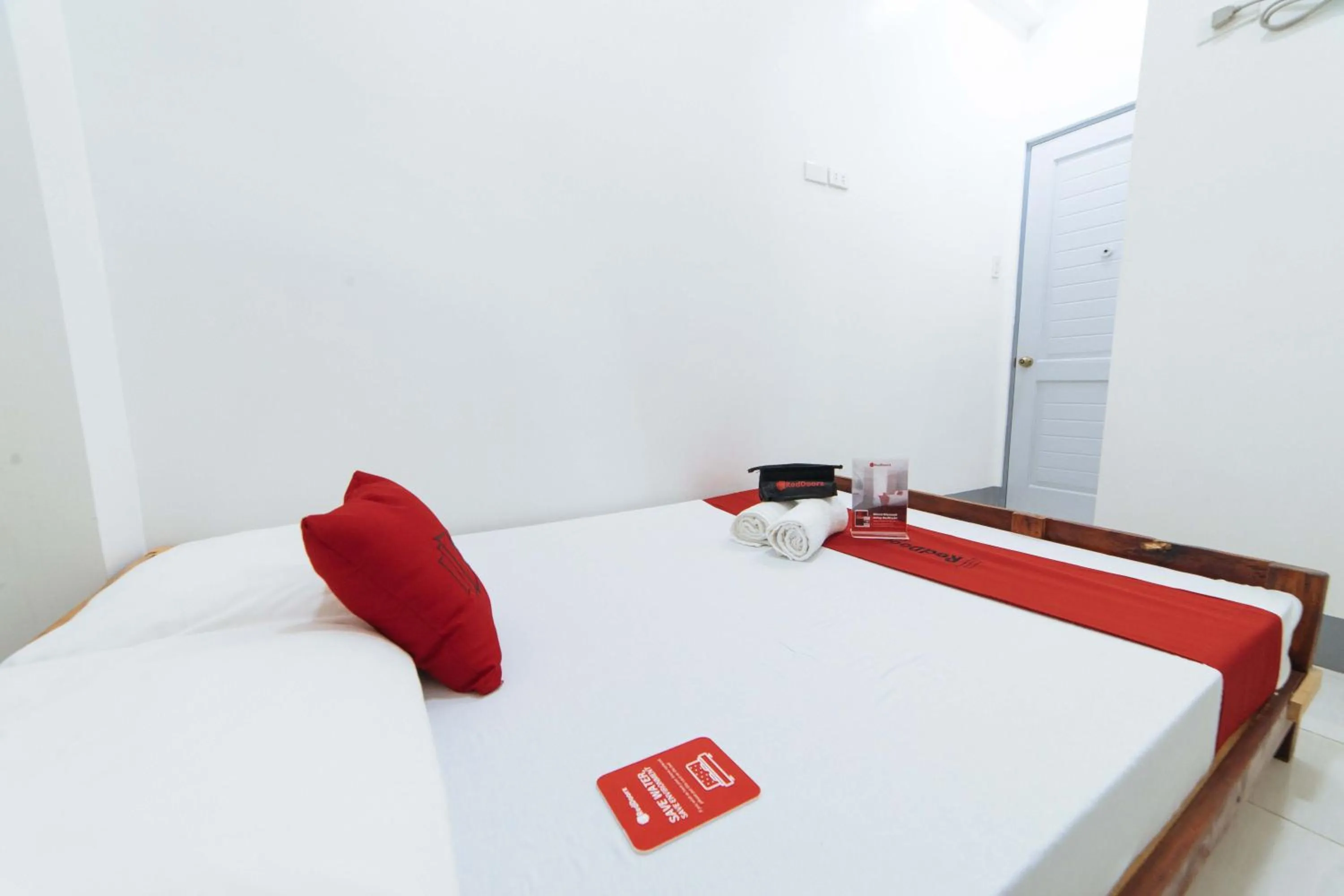 Photo of the whole room, Bed in RedDoorz @ Plaza Jaro Iloilo