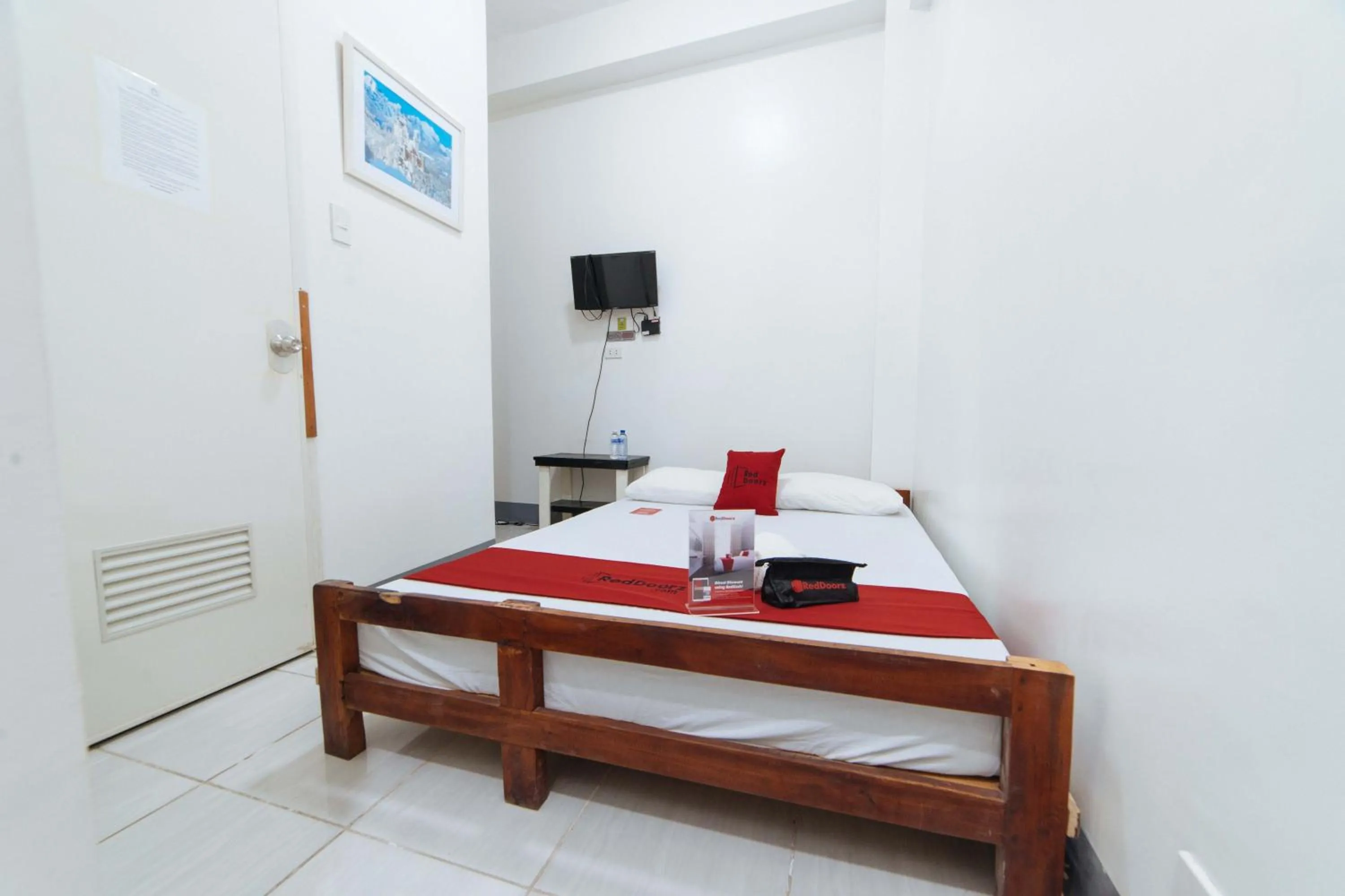 Bed in RedDoorz @ Plaza Jaro Iloilo
