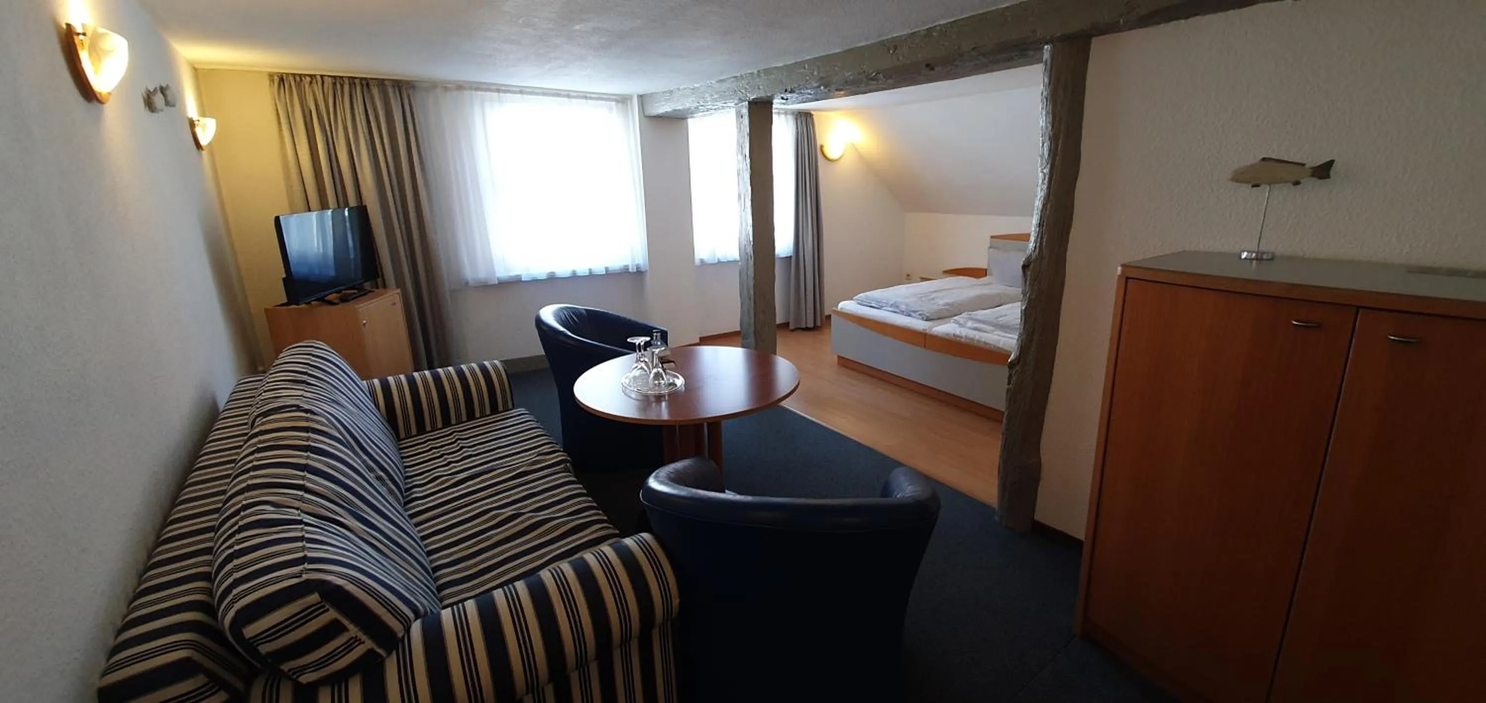 Living room, Bed in Hotel zur Krone