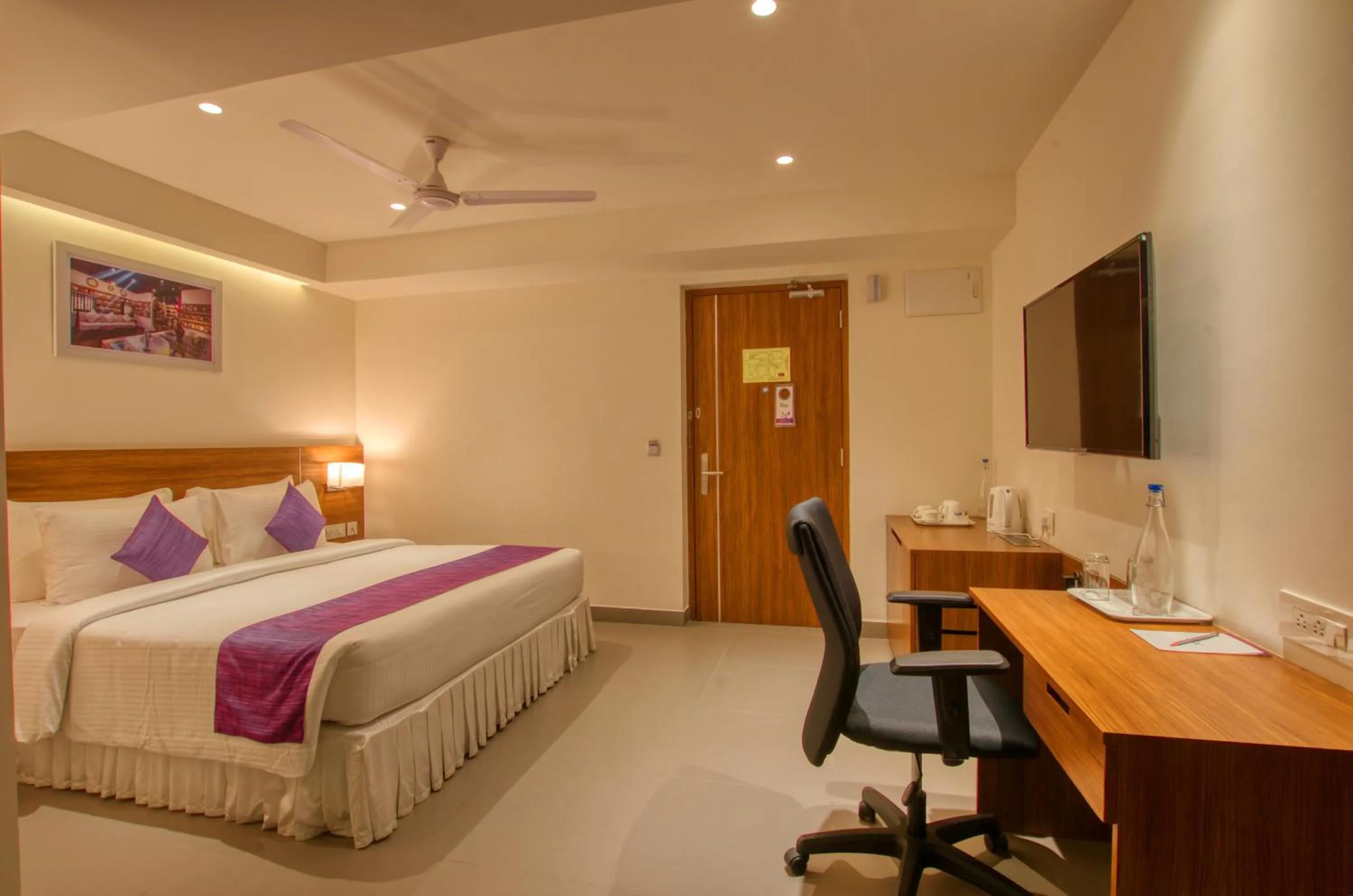 Photo of the whole room, Bed in Lilac Hotel, 5th Block