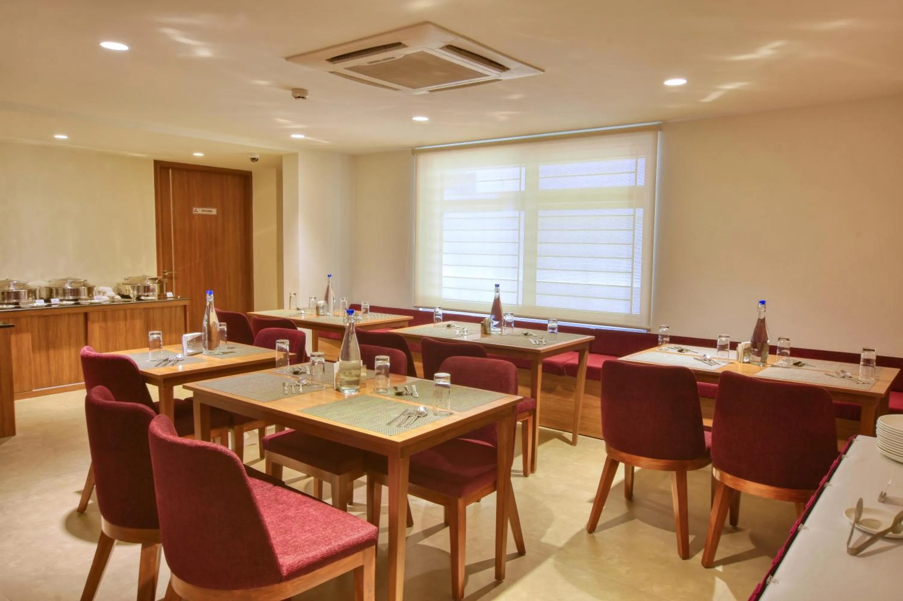 Restaurant/places to eat in Lilac Hotel, 5th Block