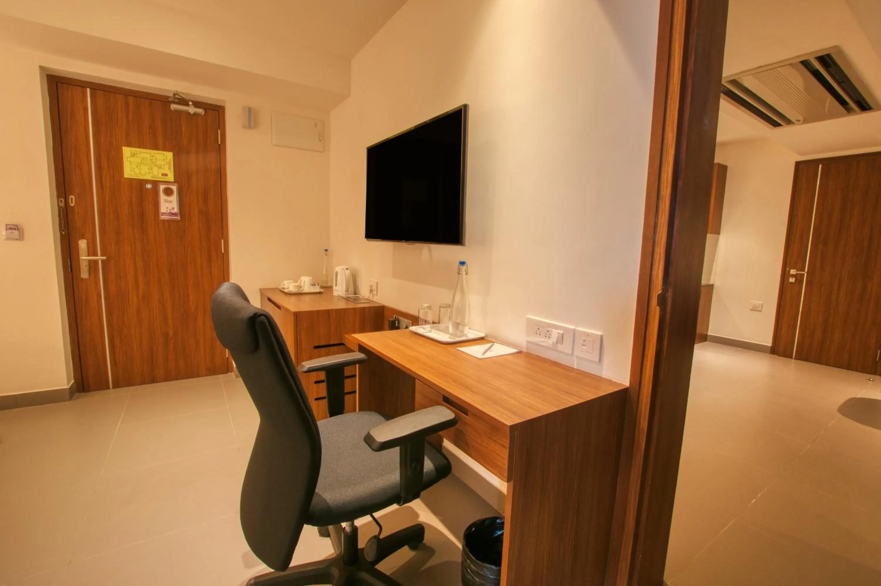 Business facilities in Lilac Hotel, 5th Block