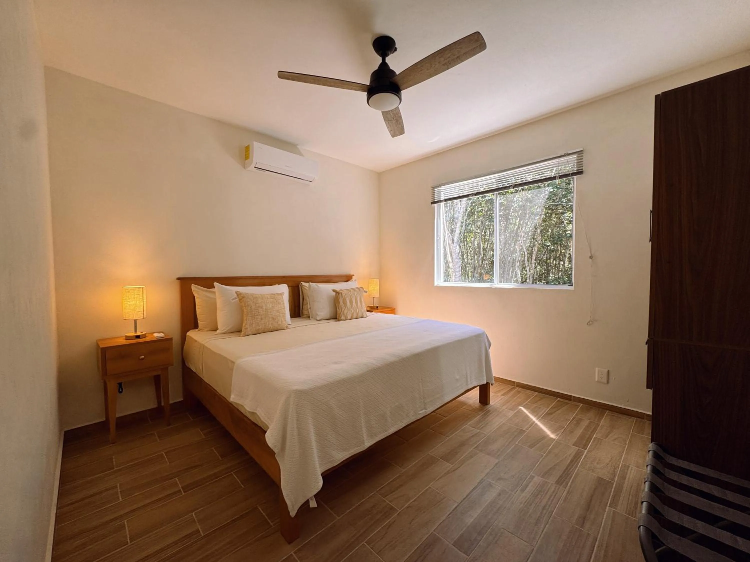 Photo of the whole room, Bed in Casa Kaan Calakmul