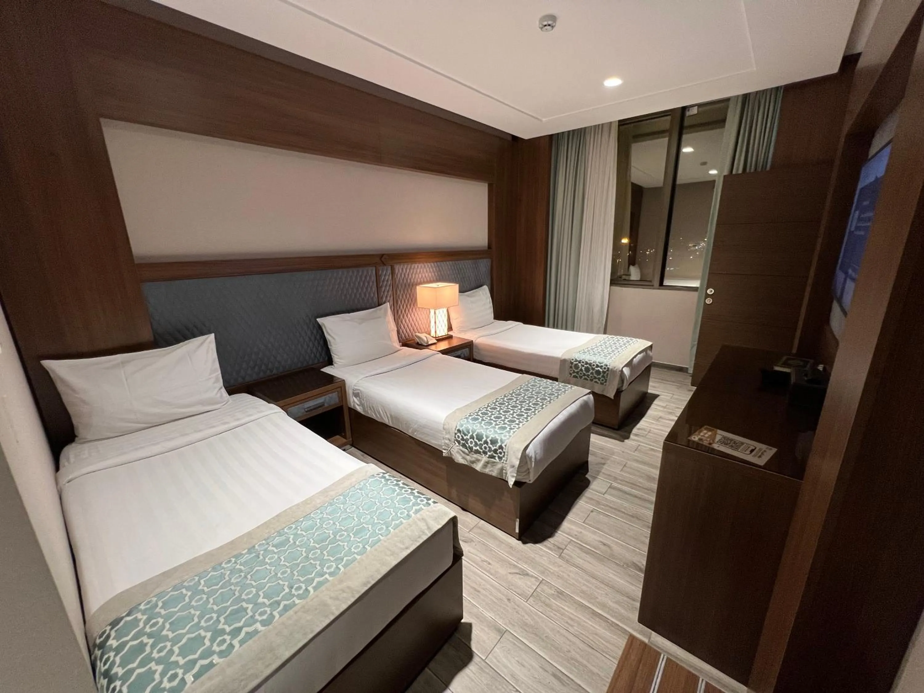 Bed in Violet Al Shisha Hotel