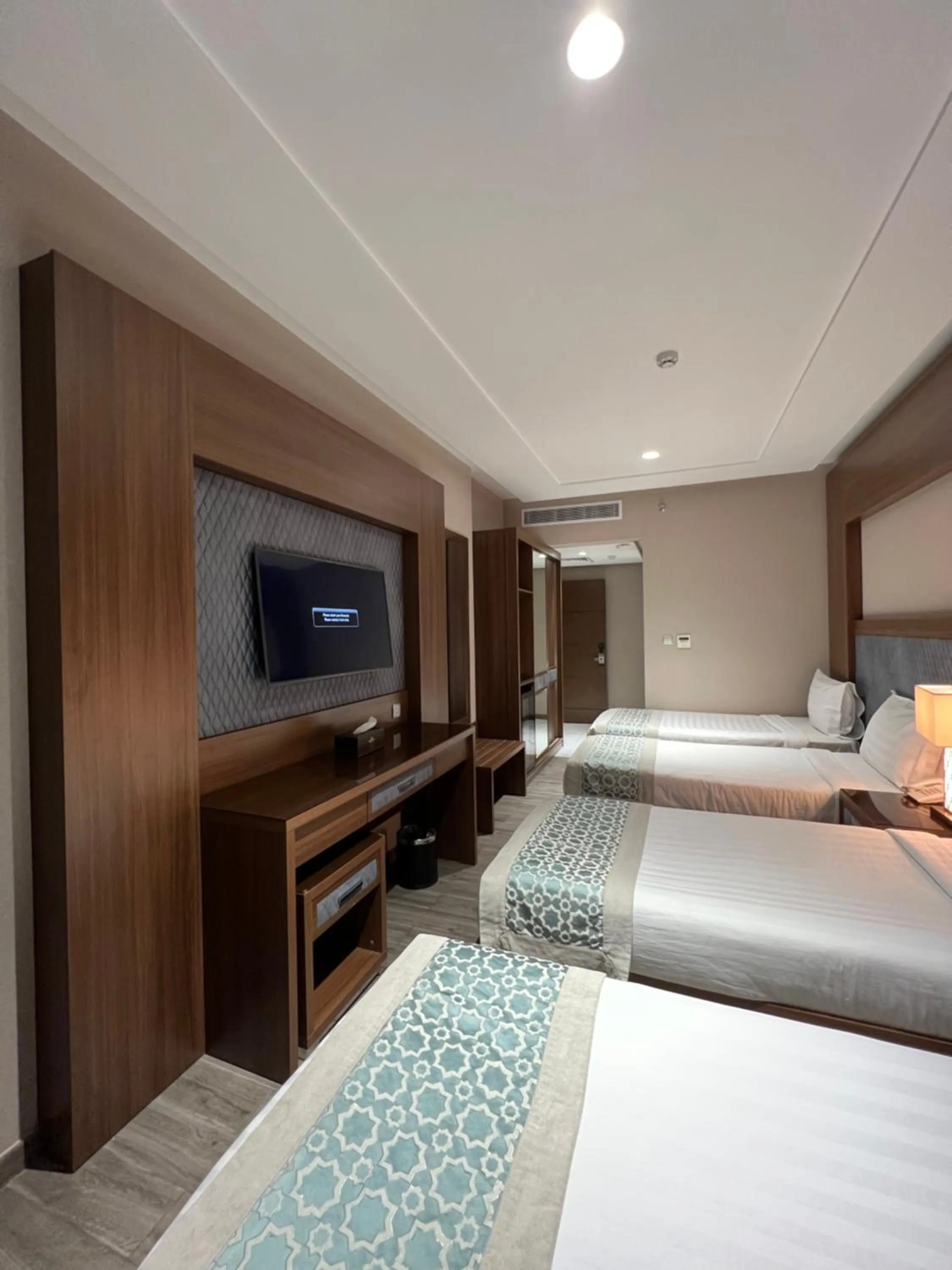 Bed in Violet Al Shisha Hotel