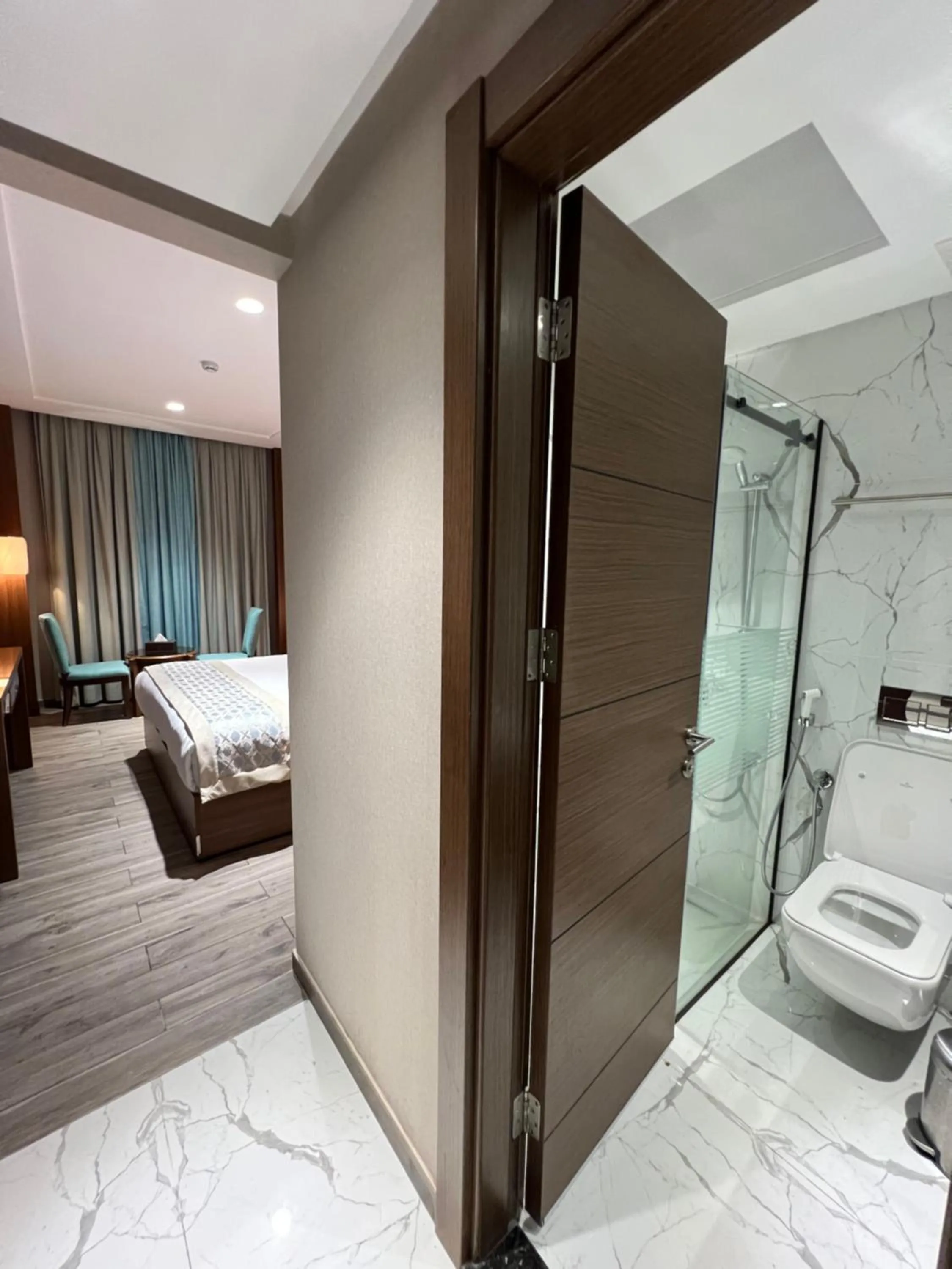 Bed in Violet Al Shisha Hotel