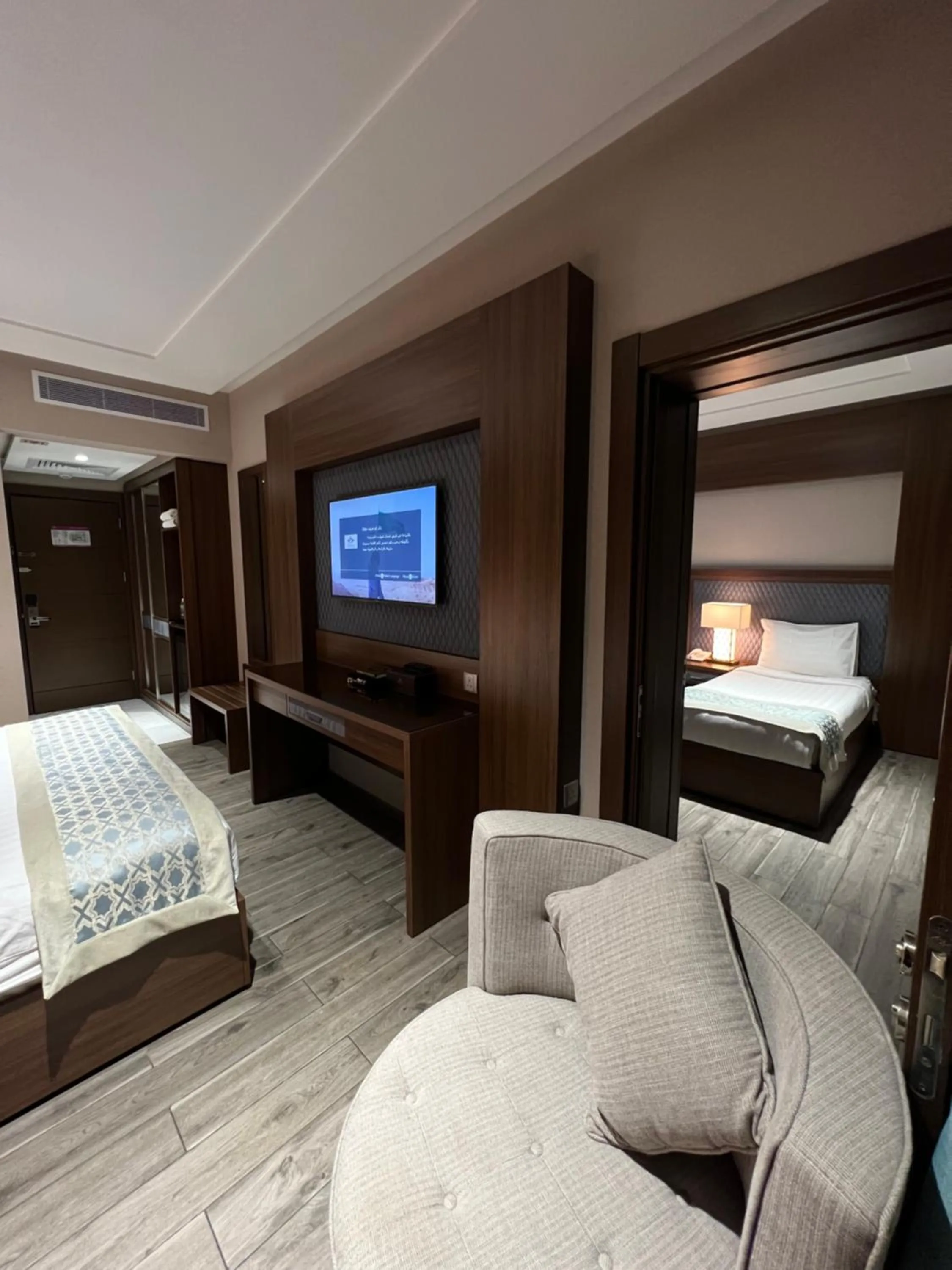 Bed in Violet Al Shisha Hotel