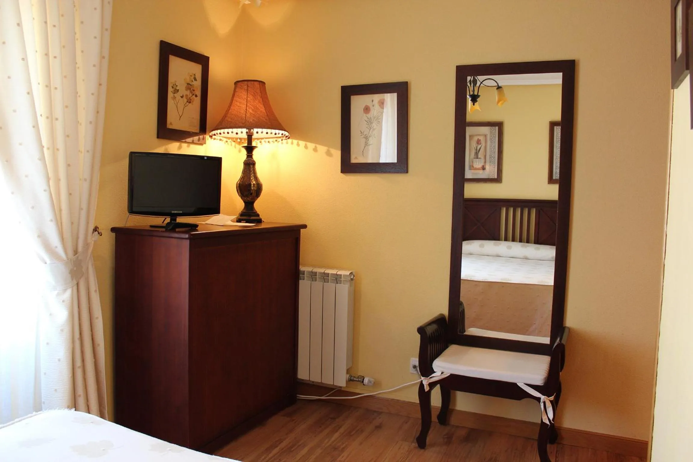 Day, Bed in DC Mesones 21