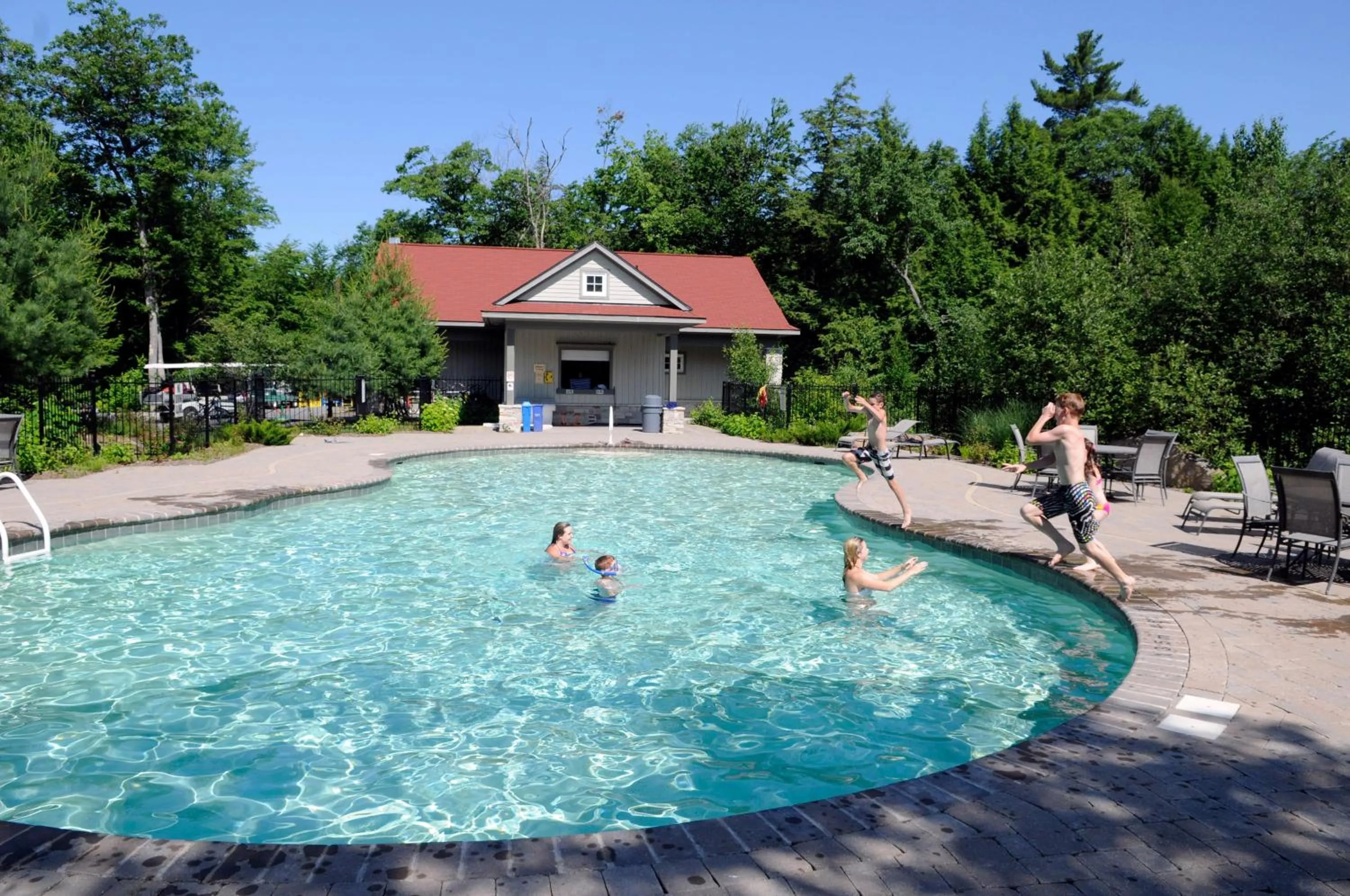 Swimming pool in Rocky Crest Golf Resort