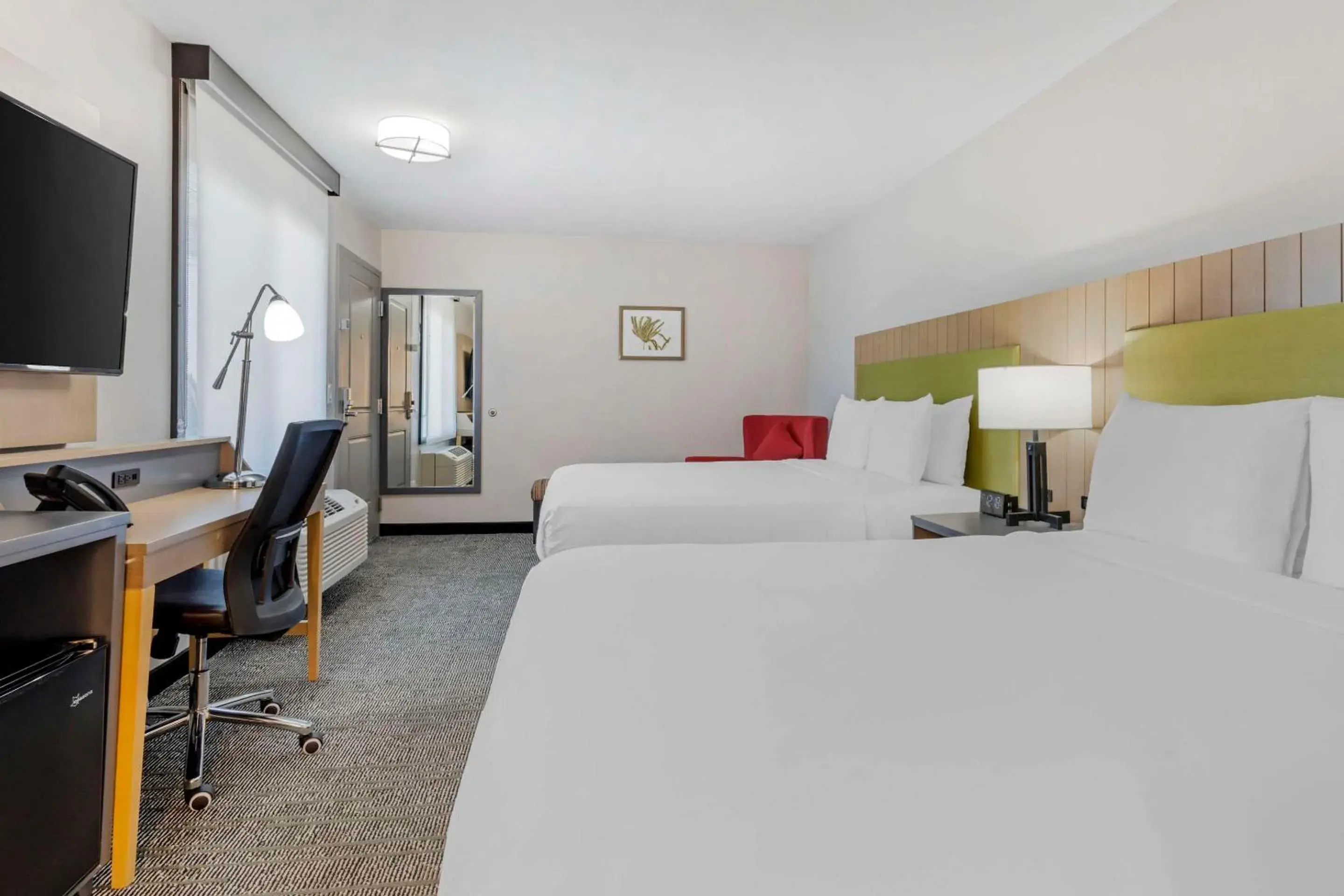 Bedroom, Bed in Country Inn & Suites by Radisson, Vallejo Napa Valley, CA Bedroom, Bed in Country Inn & Suites by Radisson, Vallejo Napa Valley, CA